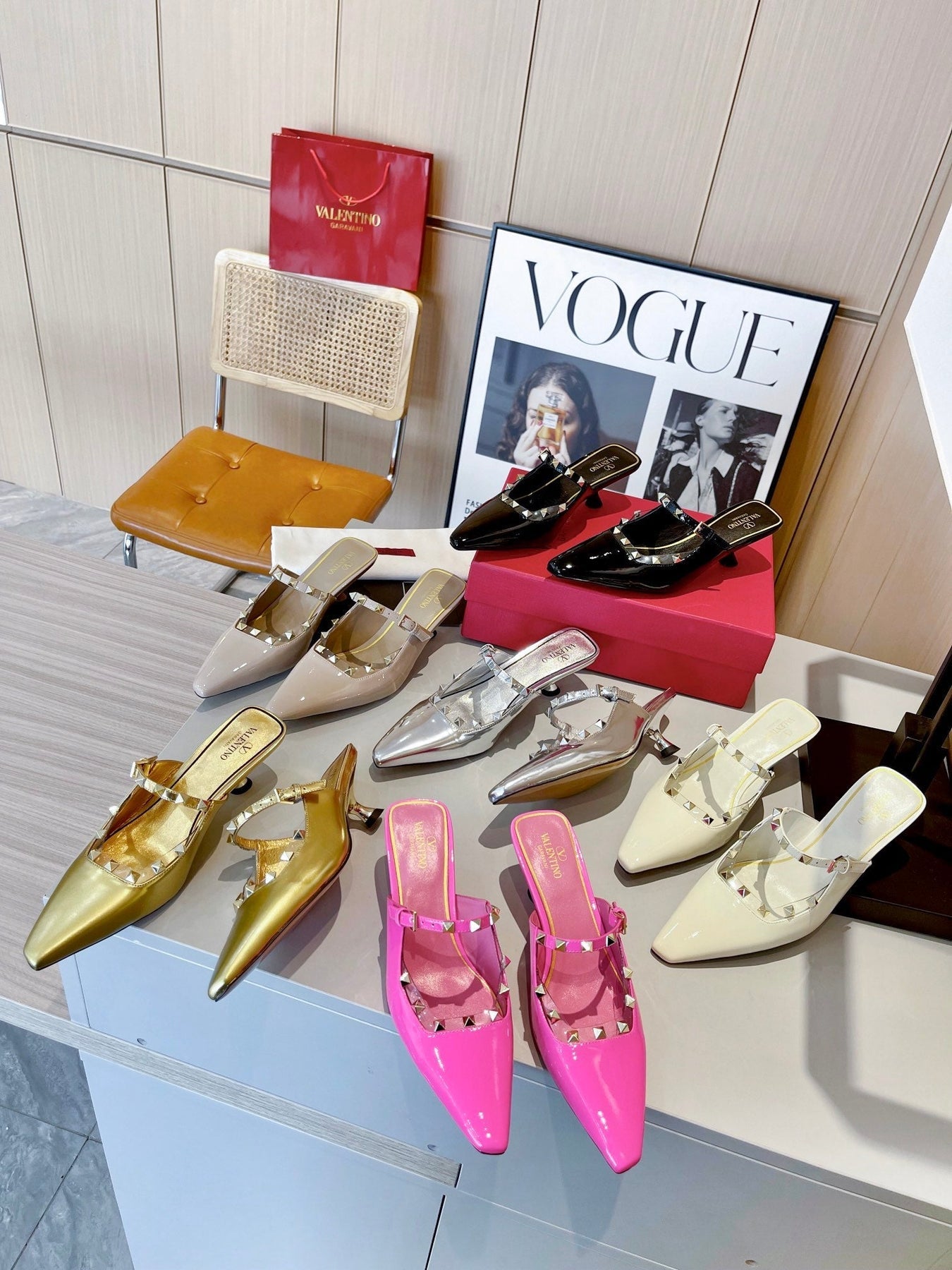ROCKSTUD CAGED MULES 5 CM IN BISQUE BEIGE CALFSKIN