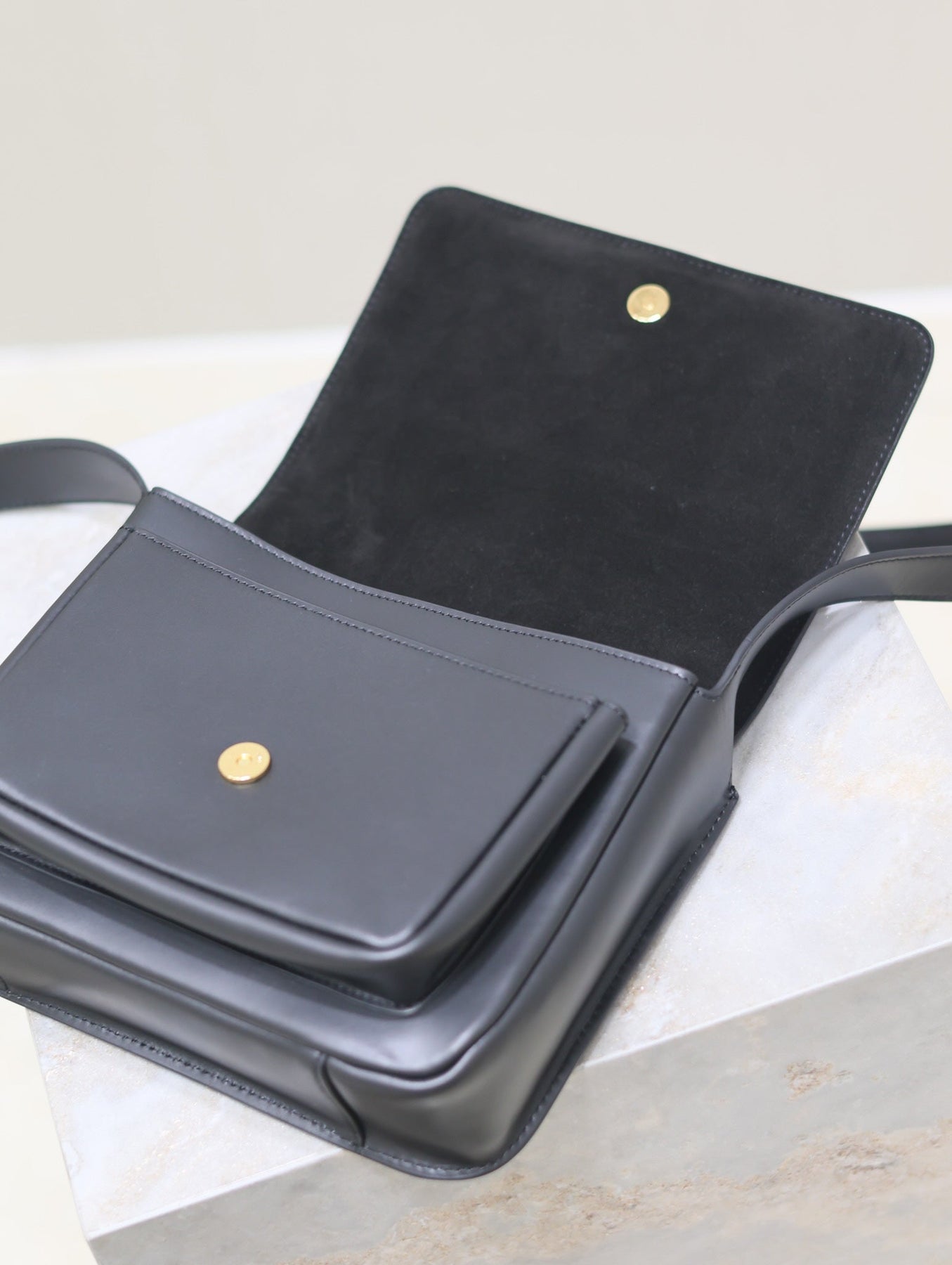 NIKI BABY 22 IN BLACK CALFSKIN GOLD LOGO