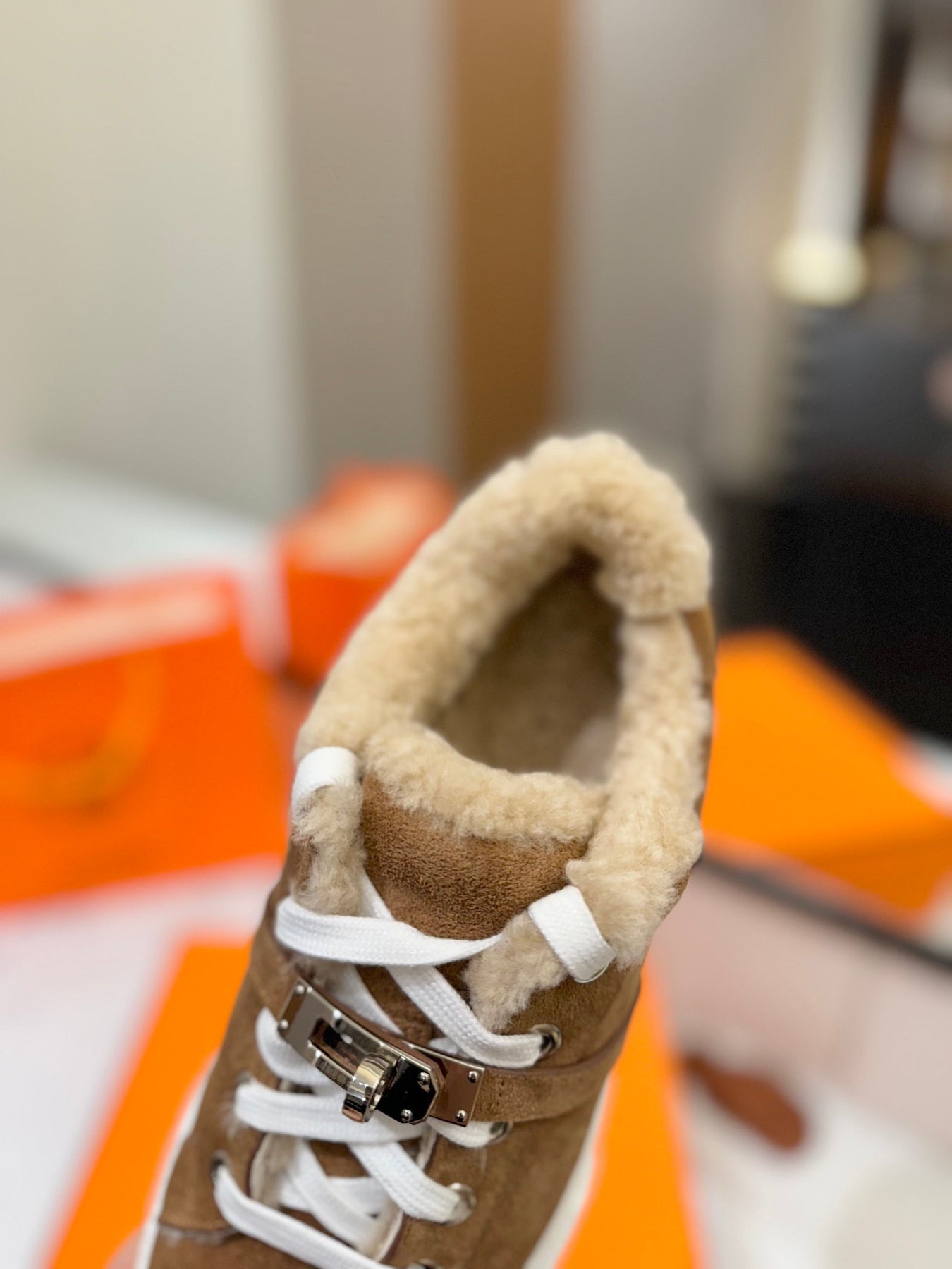 DAY SNEAKER IN BRONZE BROWN SUEDE AND FLEECE LINING