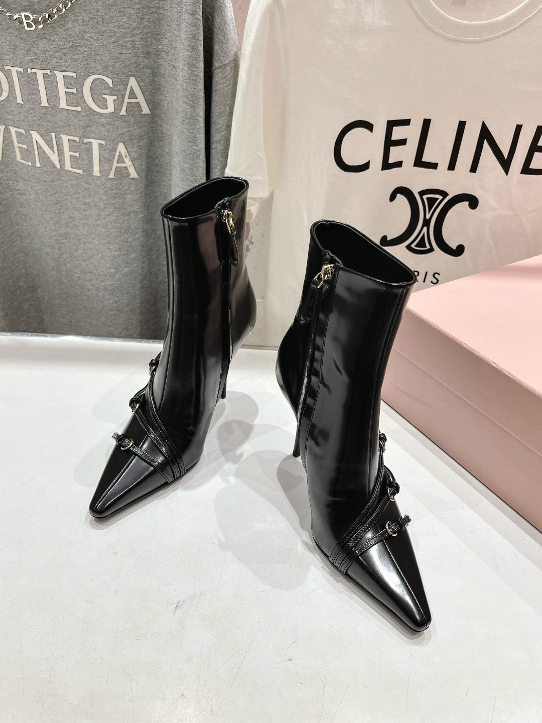 HIGH HEEL POINTED-TOE BOOTS IN BLACK SHINY LAMBSKIN