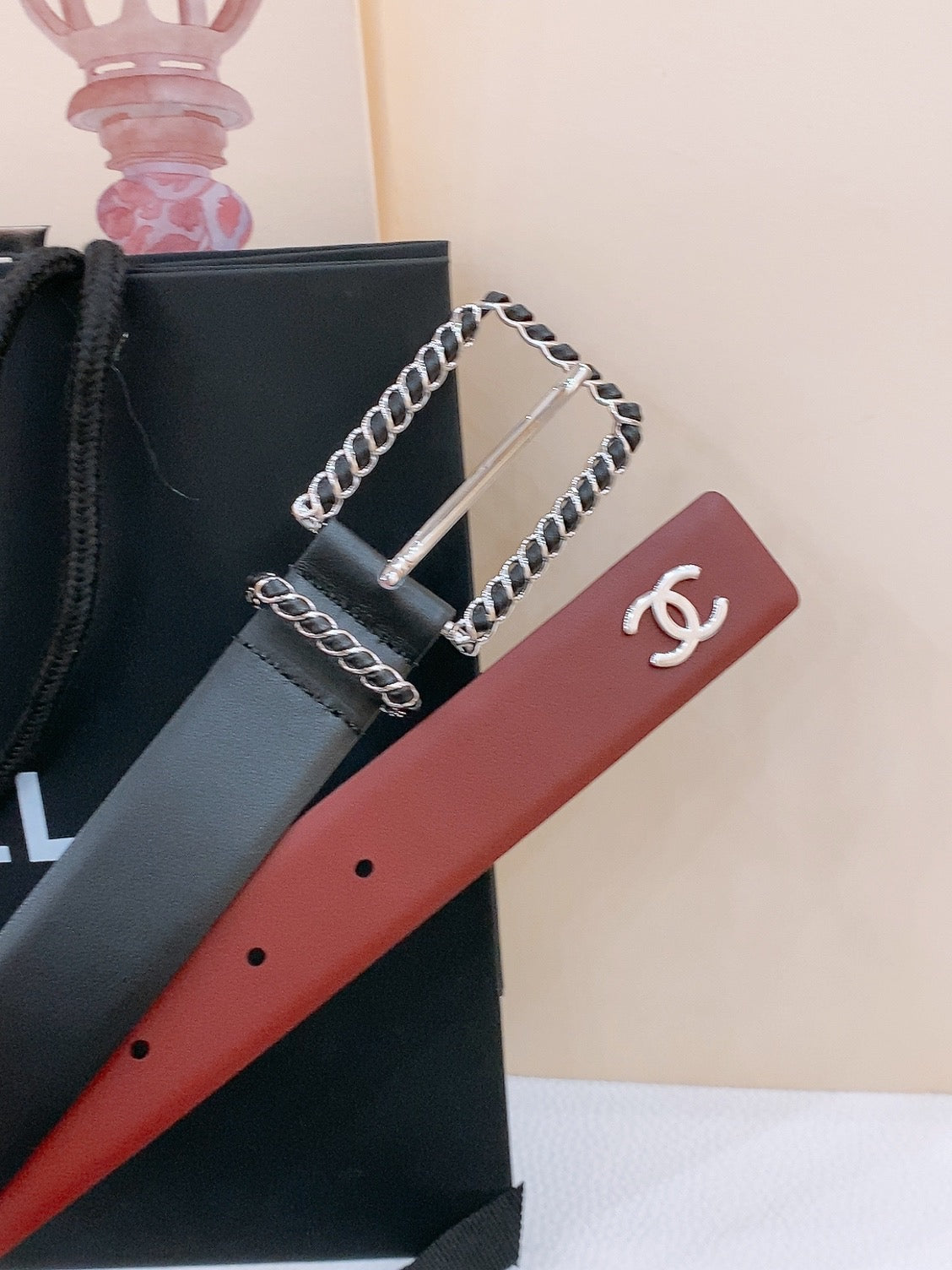 BELT 30MM IN BLACK AND RED CALFSKIN WITH INTERWOVEN SILVER CHAIN BUCKLE