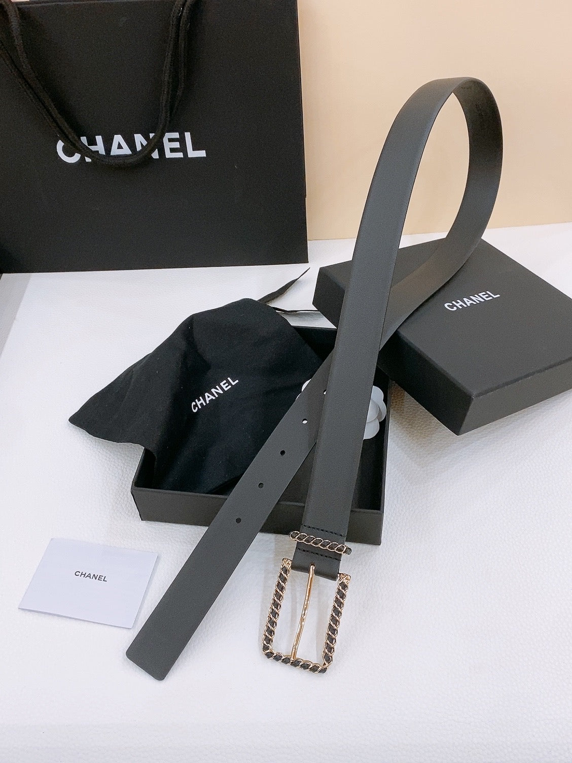 BELT 30MM IN BLACK CALFSKIN WITH INTERWOVEN GOLD CHAIN BUCKLE