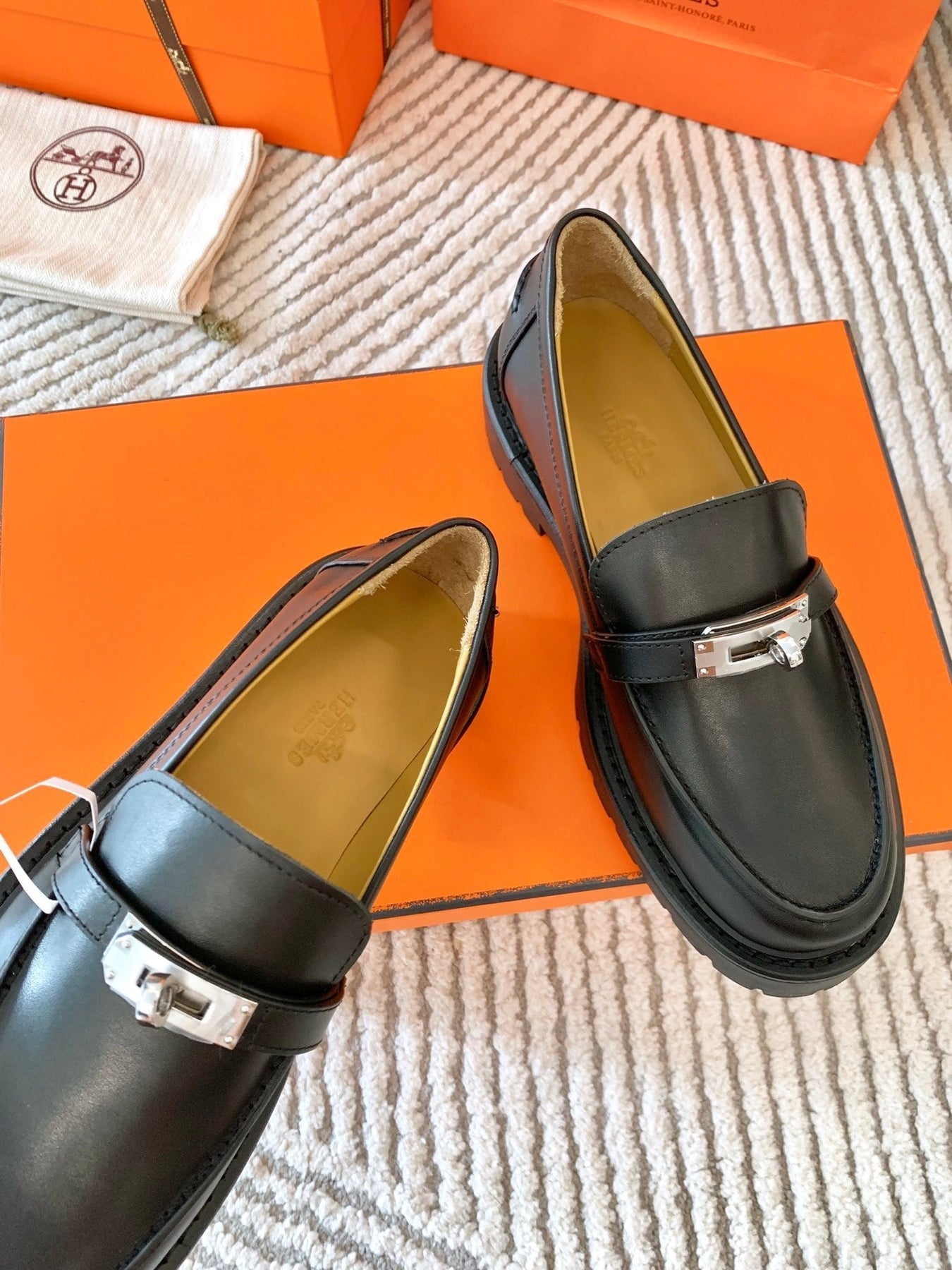 ICONE LOAFER IN BLACK CALFSKIN