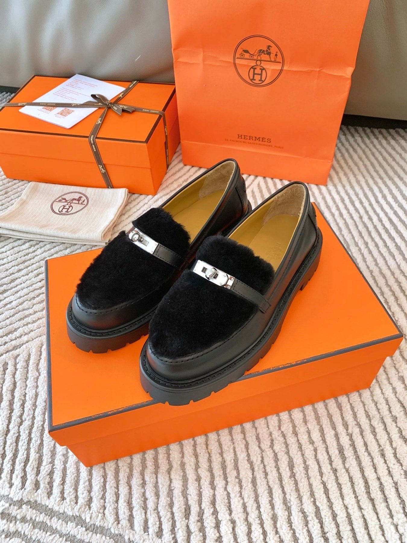 ICONE LOAFER IN BLACK CALFSKIN WITH BLACK SHEARLING