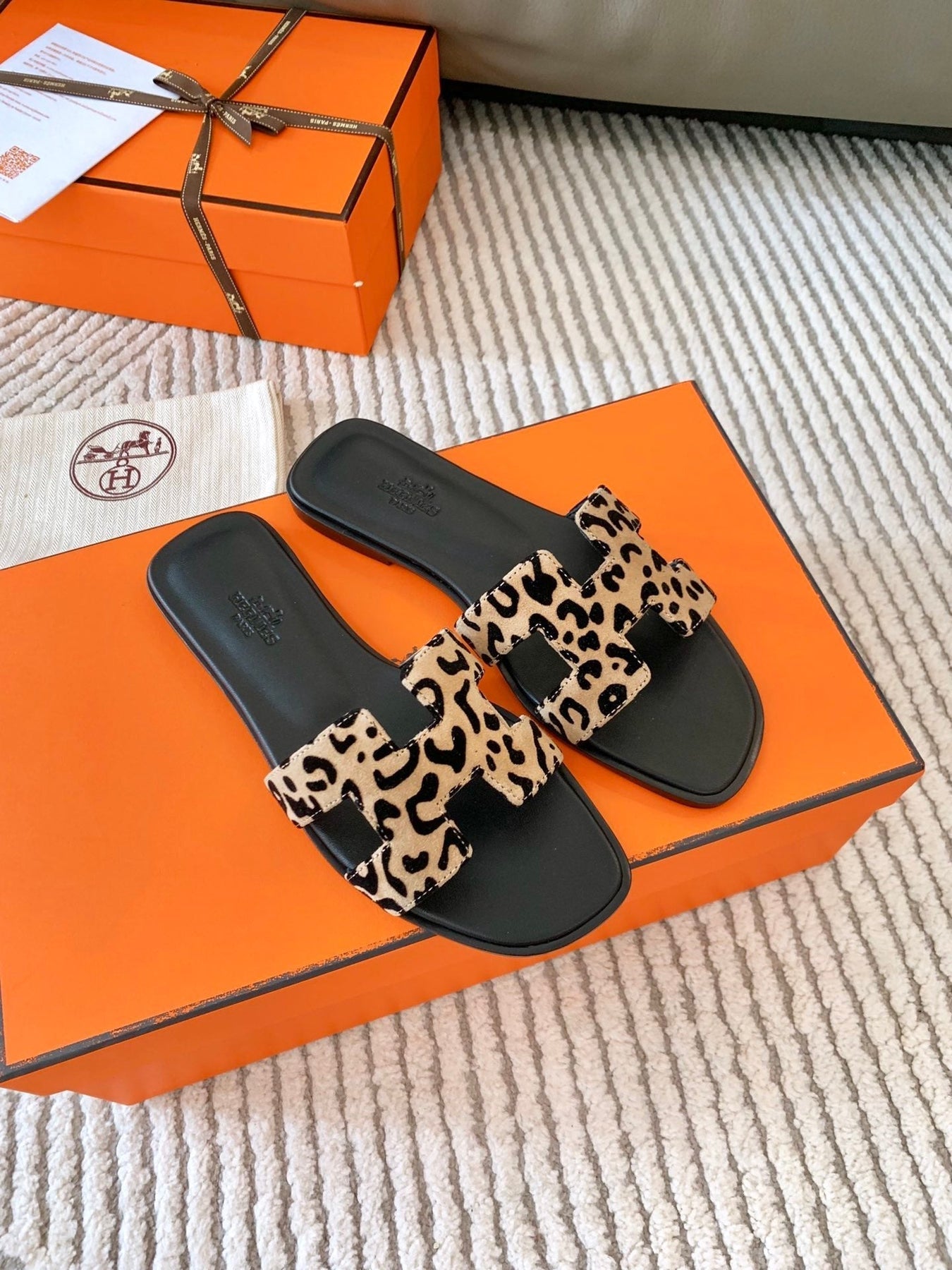 ORAN SANDAL IN CAMEL BROWN MIX BLACK SUEDE