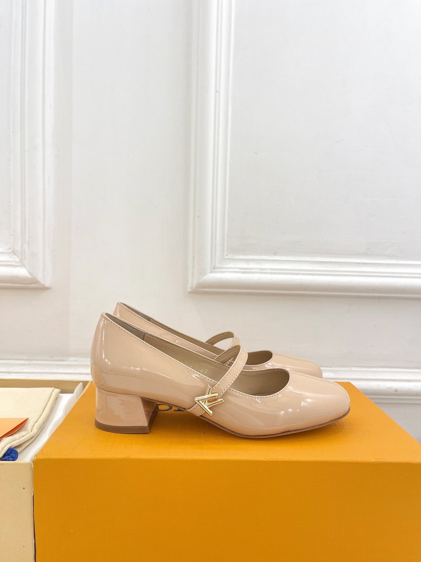 LV WOMEN ROMY HIGH BALLERINA IN GLOSSY BEIGE LAMBSKIN