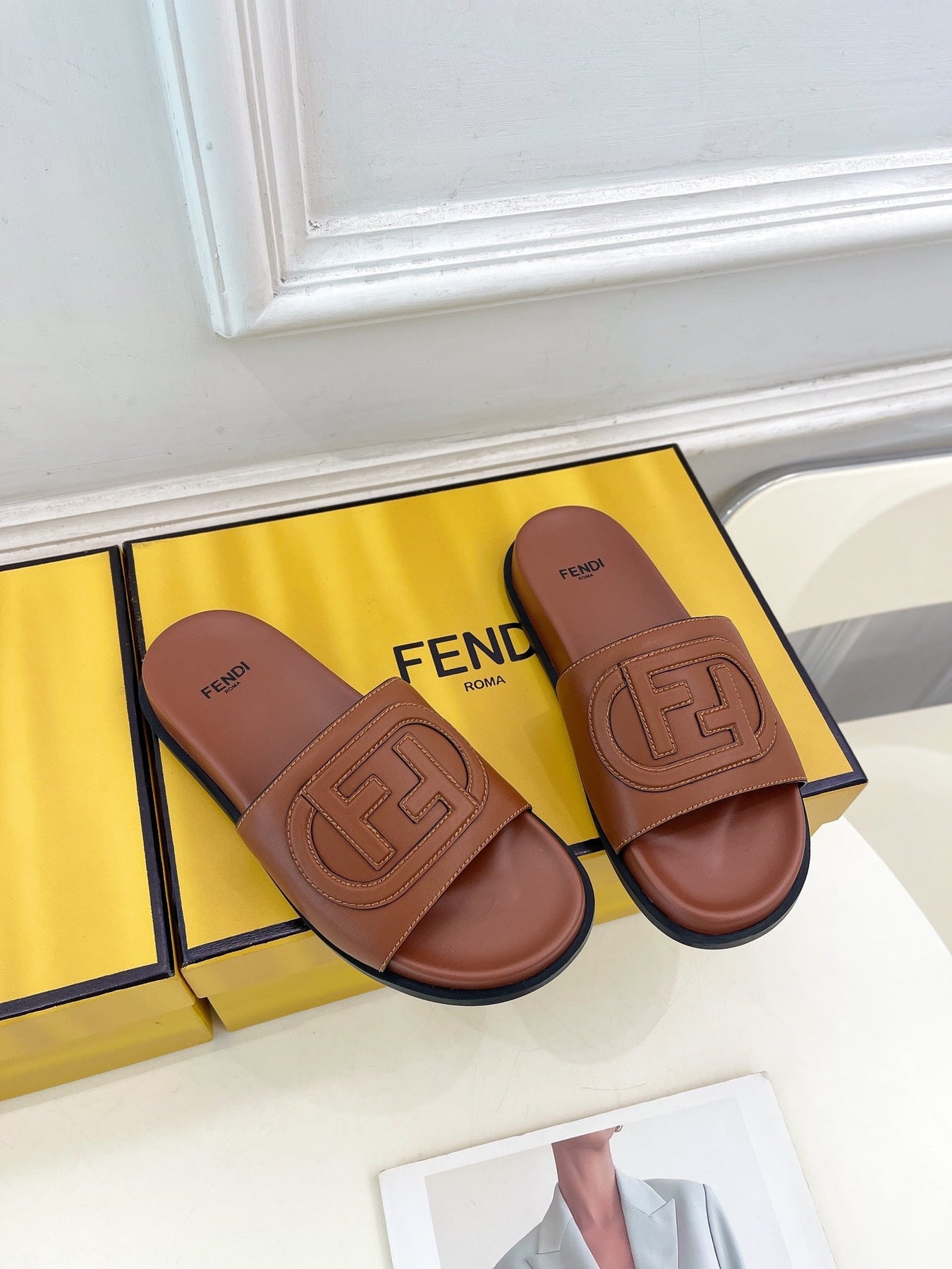 FENDI LOGO SLIDES IN SYRUP BROWN CALFSKIN