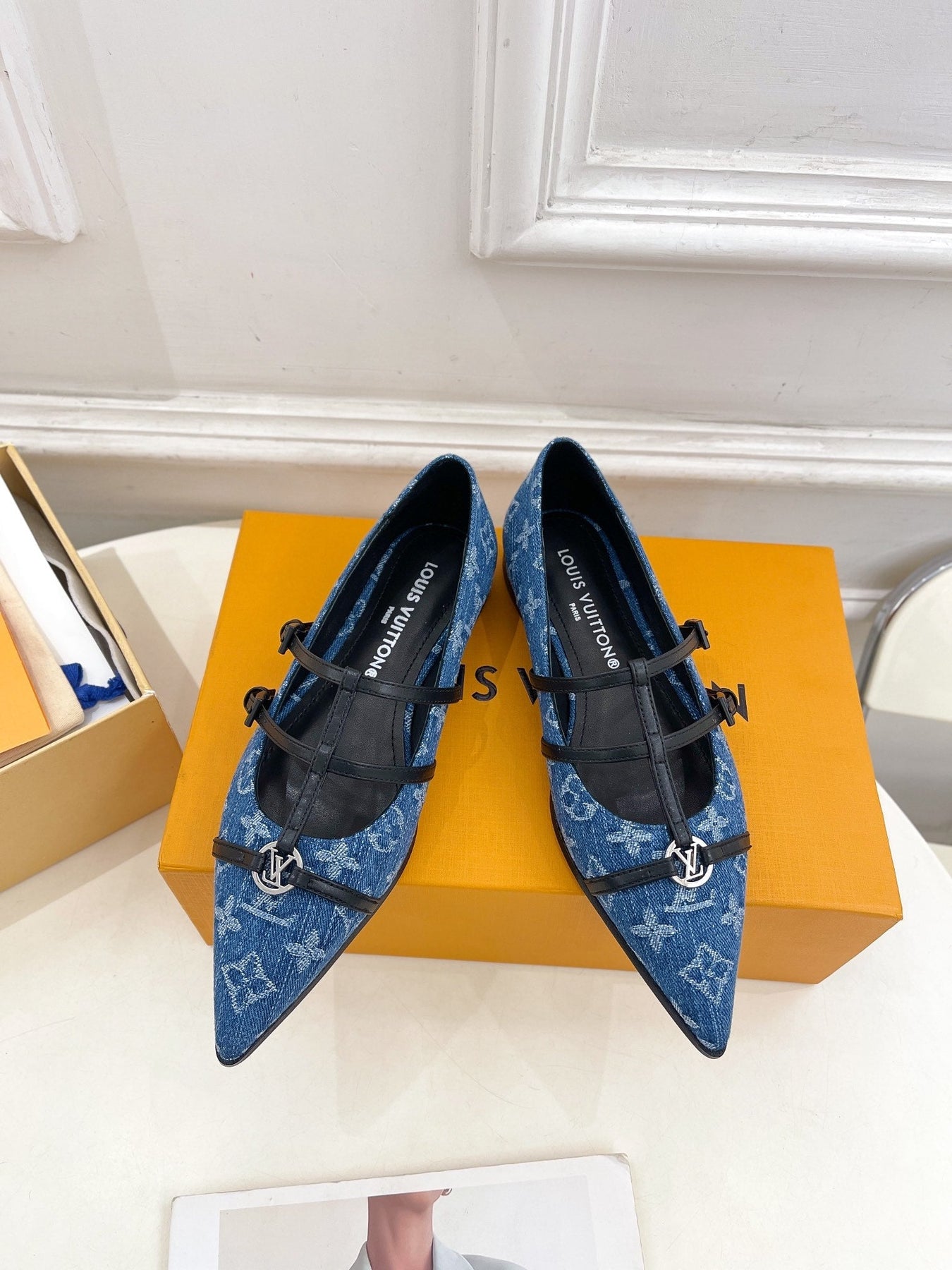 POINTED FLAT SHOES IN COBALT BLUE MONOGRAM DENIM