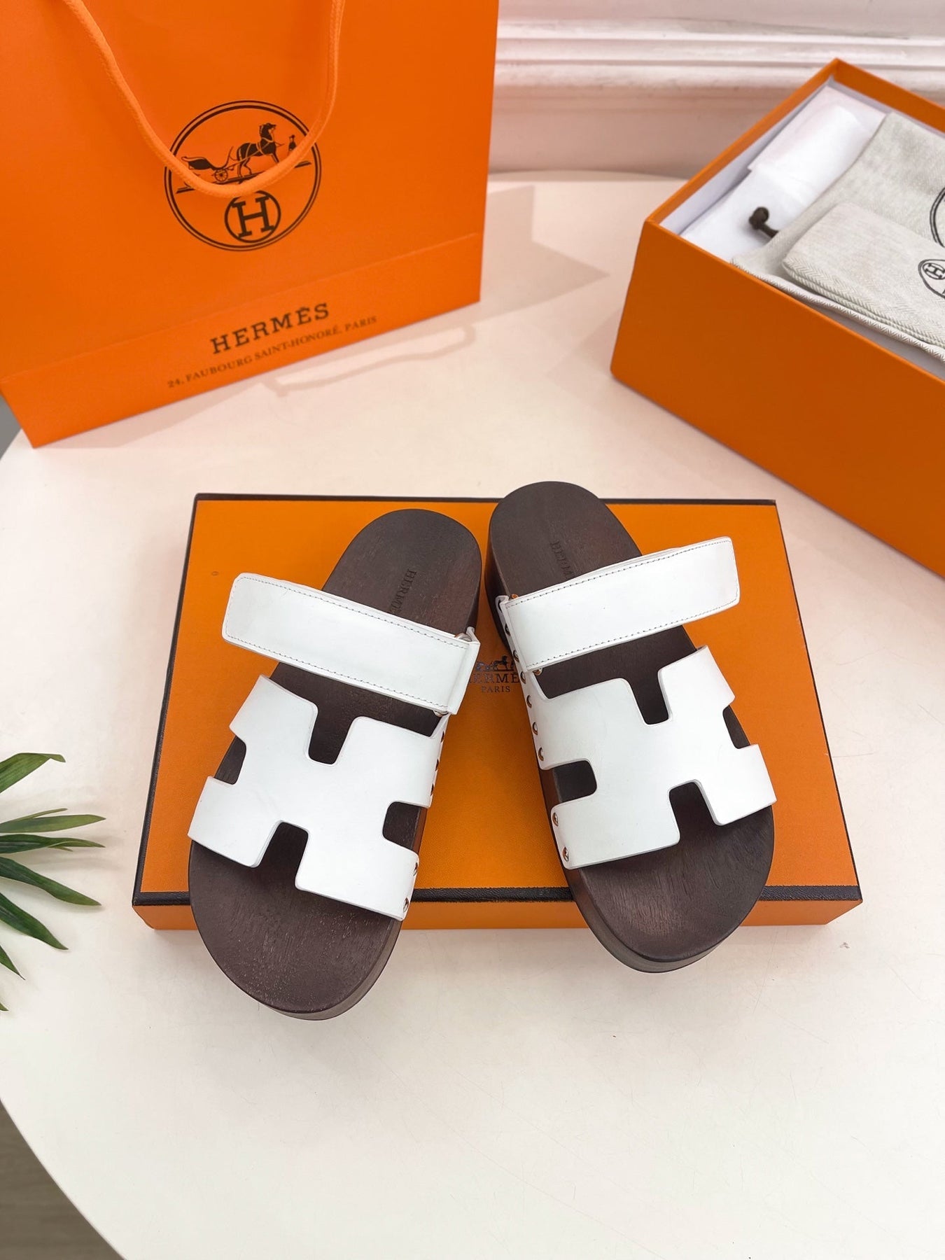 KOS CLOG IN WHITE CALFSKIN