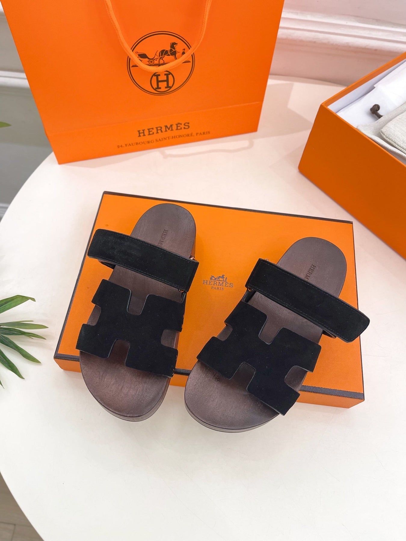 KOS CLOG IN BLACK SUEDE