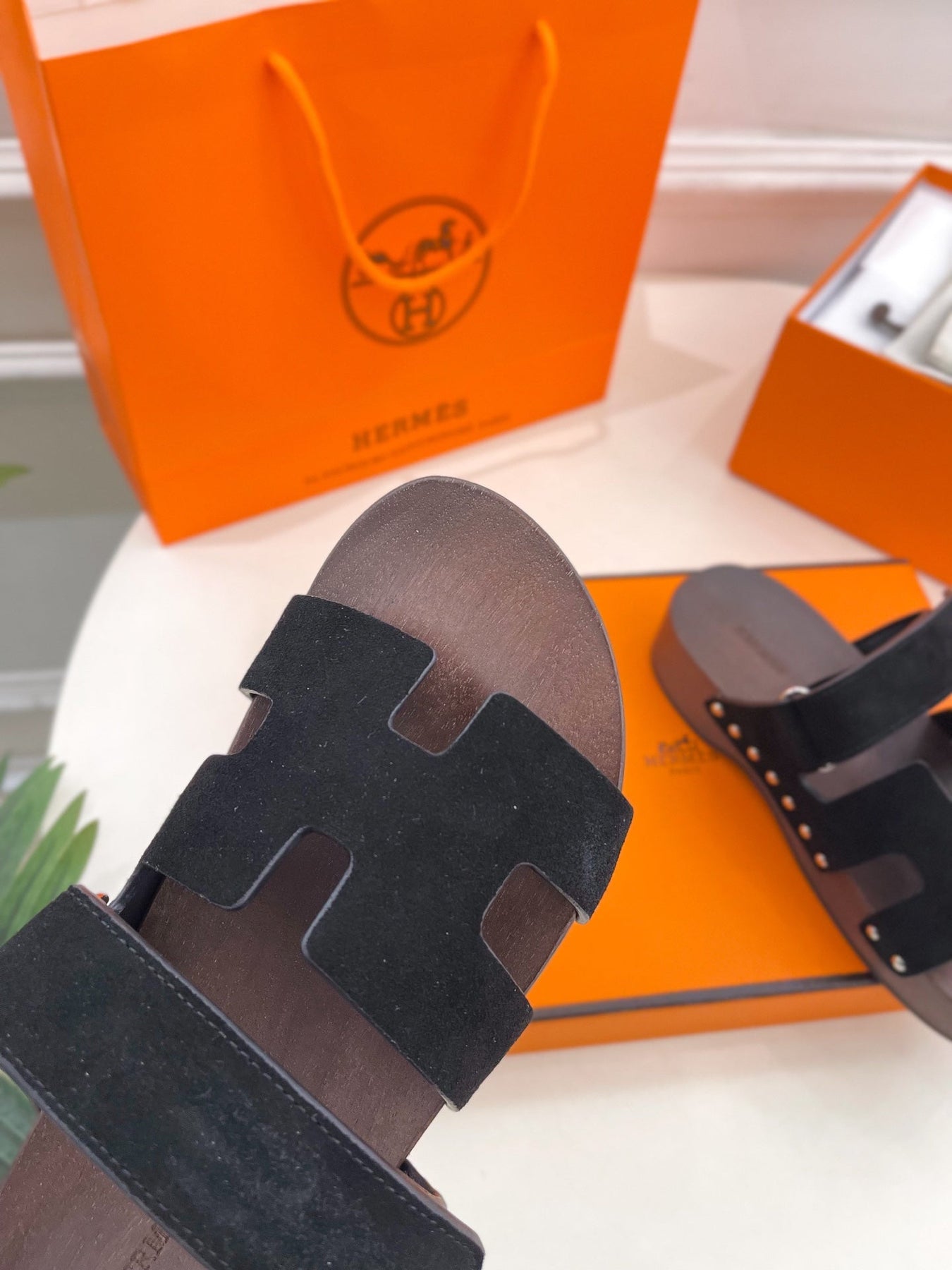 KOS CLOG IN BLACK SUEDE