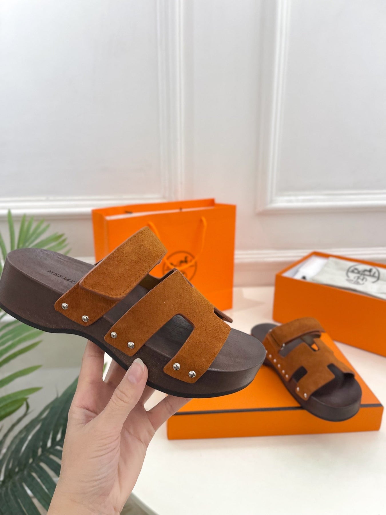 KOS CLOG IN BRONZE BROWN SUEDE