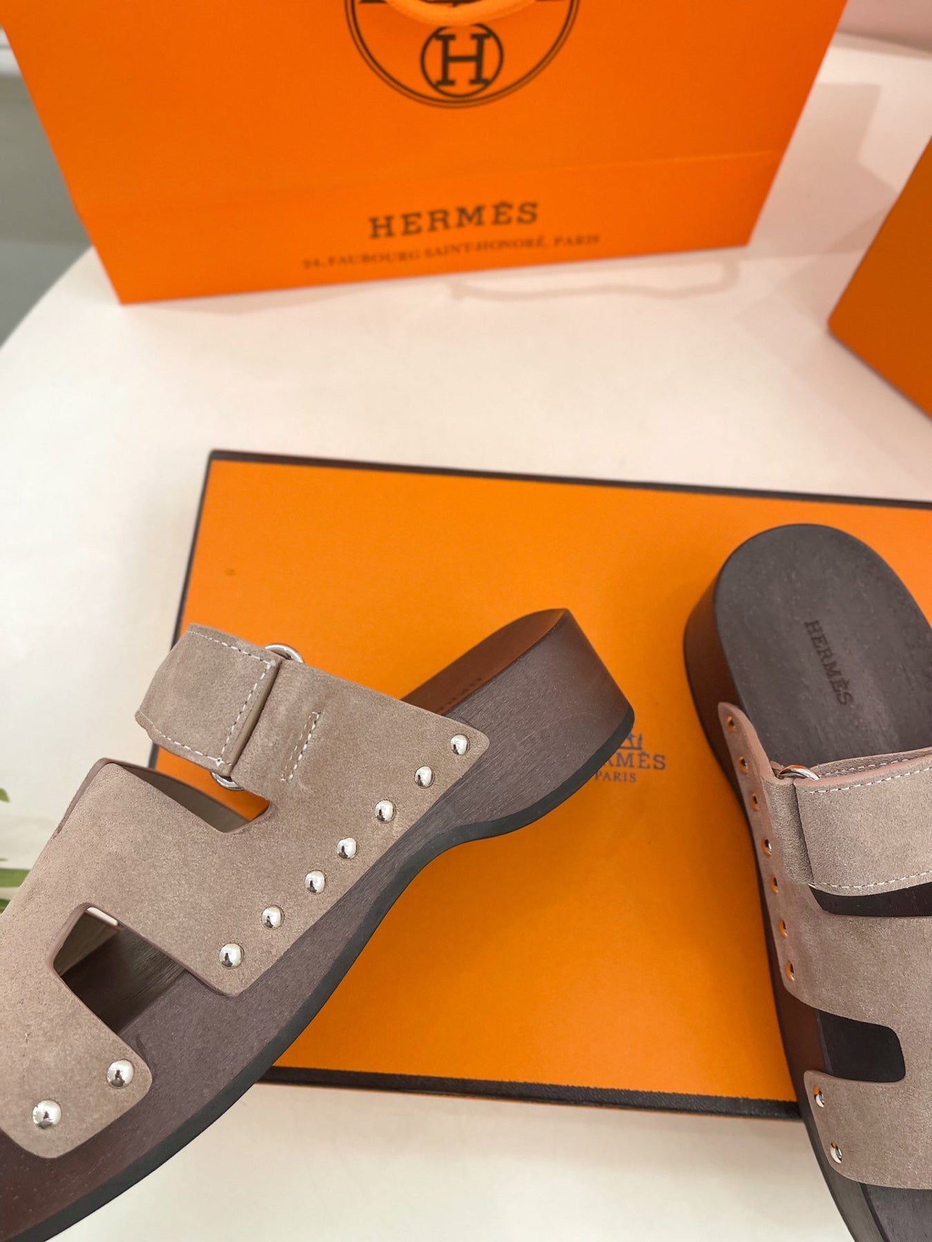 KOS CLOG IN KHAKI BROWN SUEDE