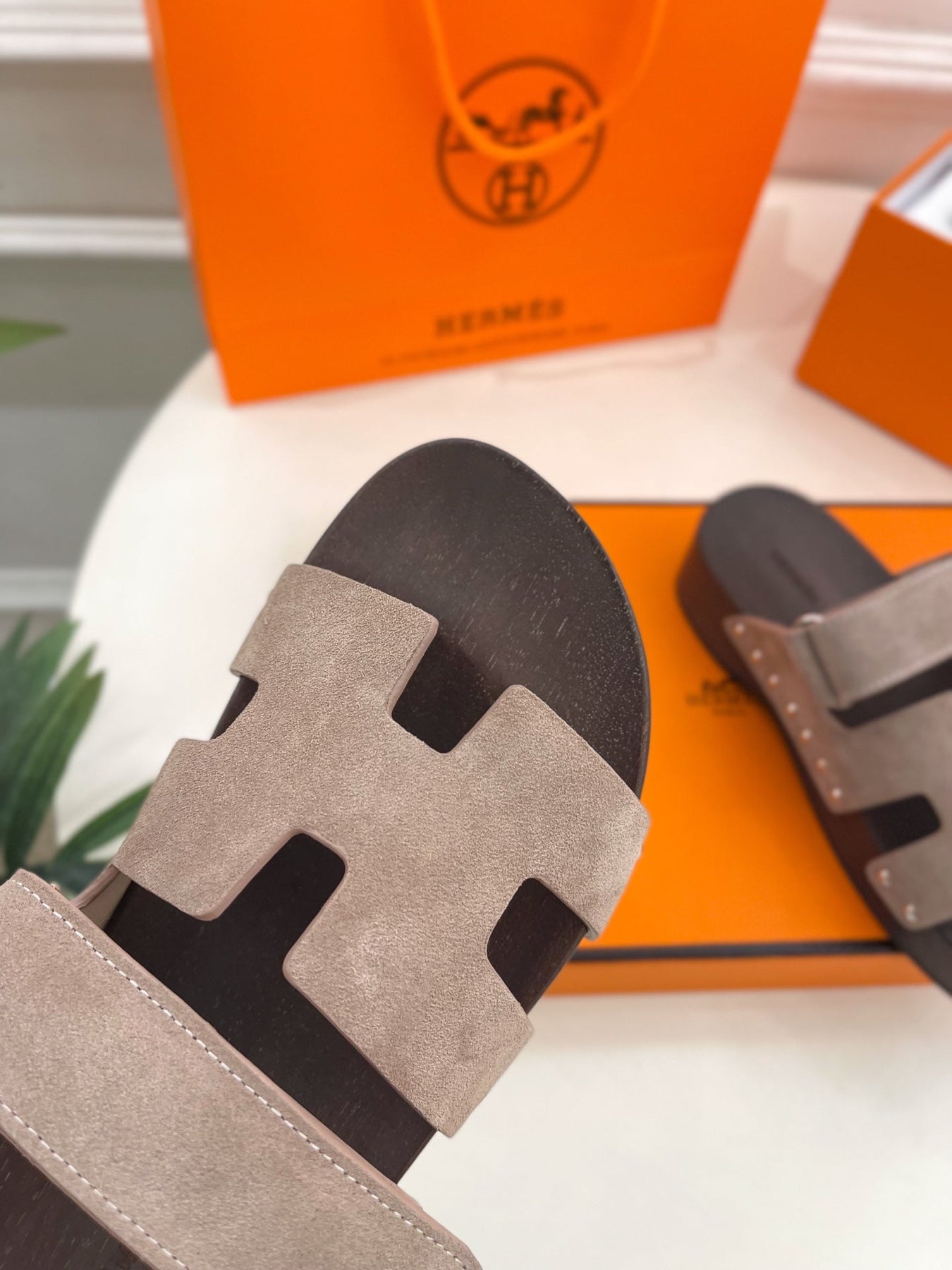 KOS CLOG IN KHAKI BROWN SUEDE