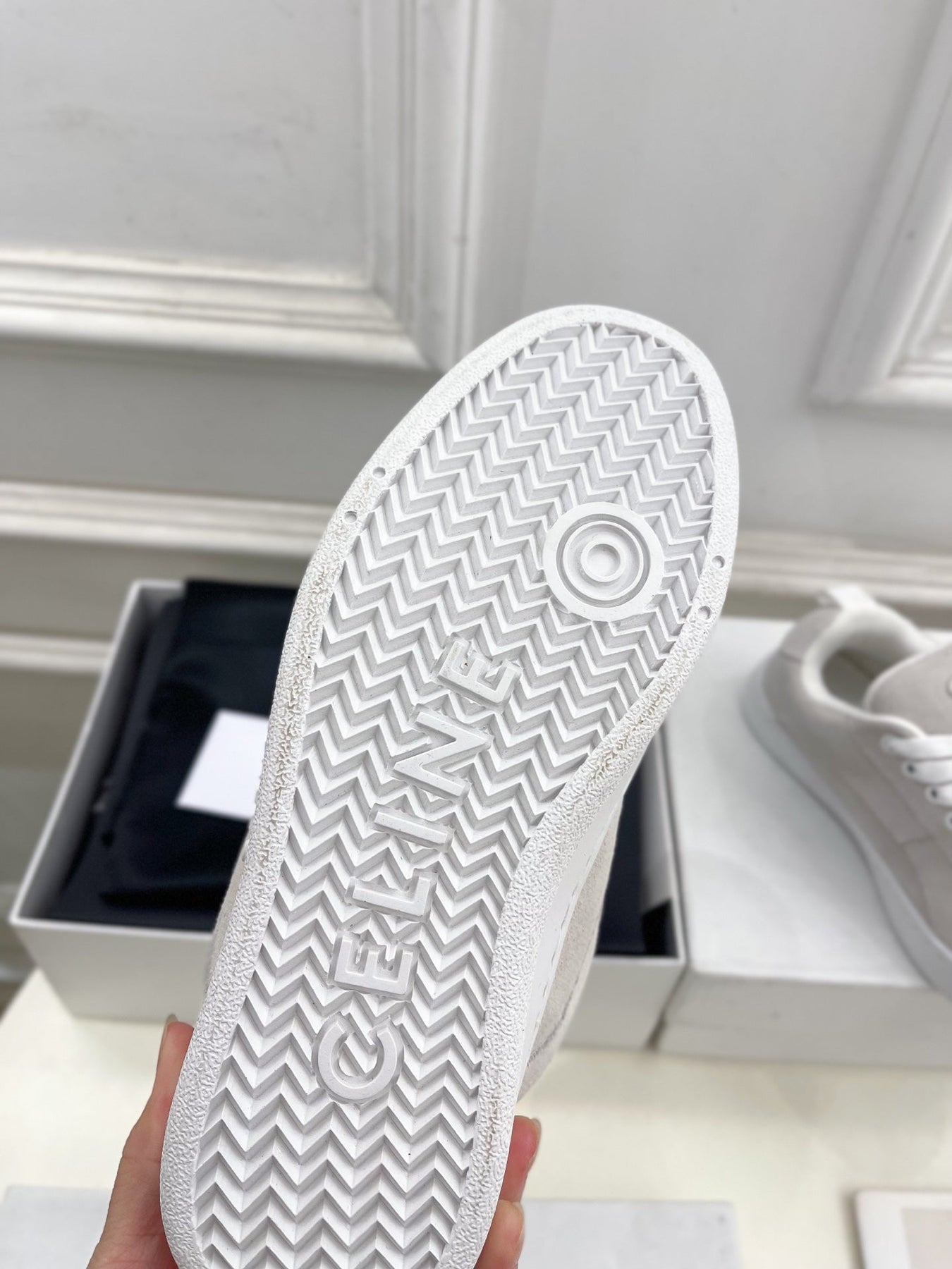 HUNTINGTON LOW LACE-UP SNEAKER IN PALE GRAY SUEDE AND MESH