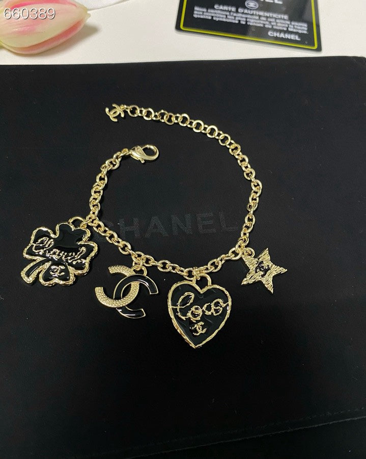 CC BRACELET IN GOLD PLATING CHAIN WITH MULTI CHARM