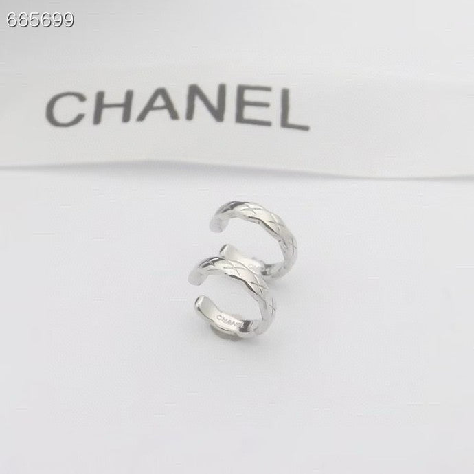 COCO CRUSH QUILTED MOTIF HOOP EARRINGS