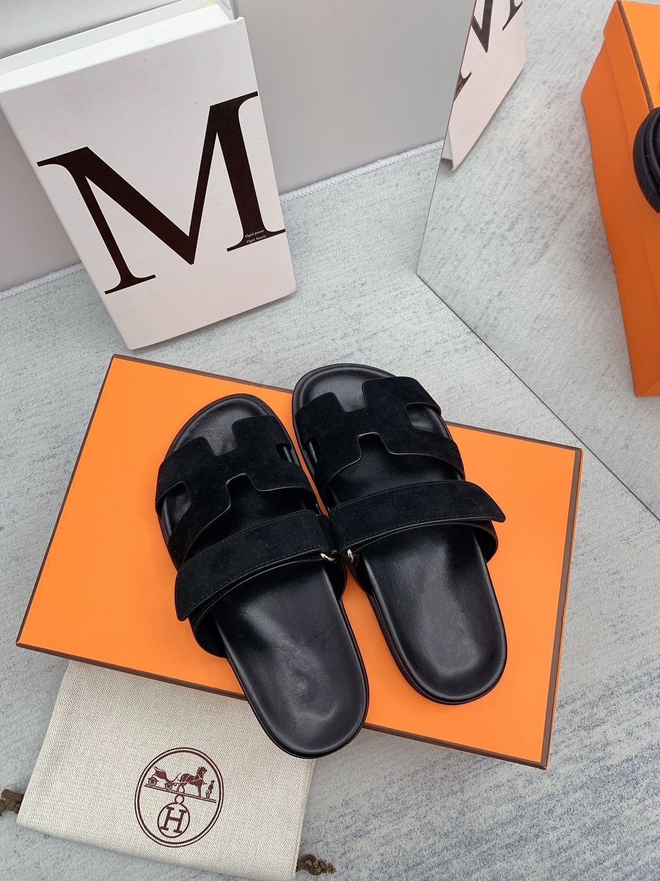 Chypre Sandal Black velvet lining