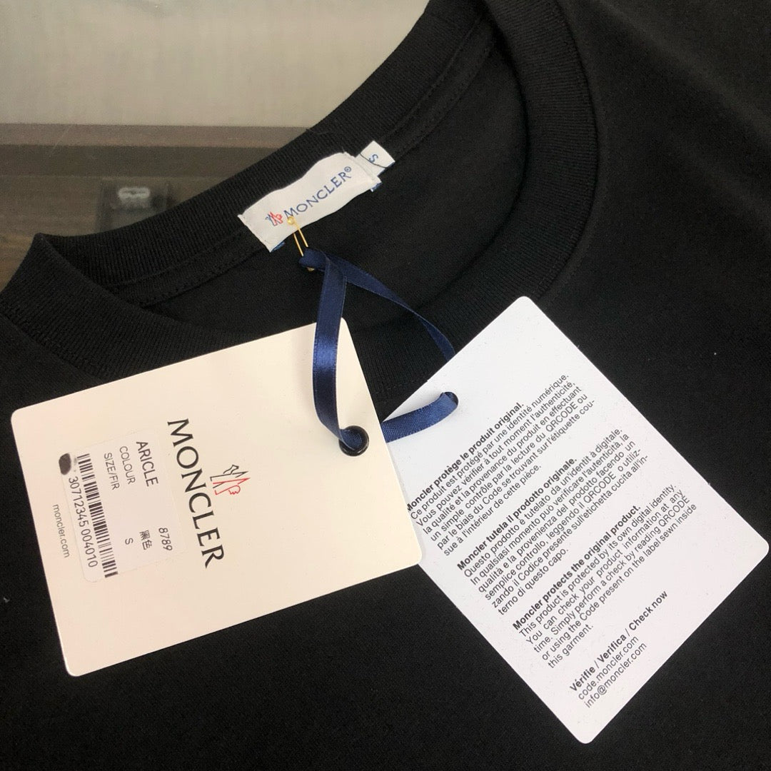 Moncler T-shirt