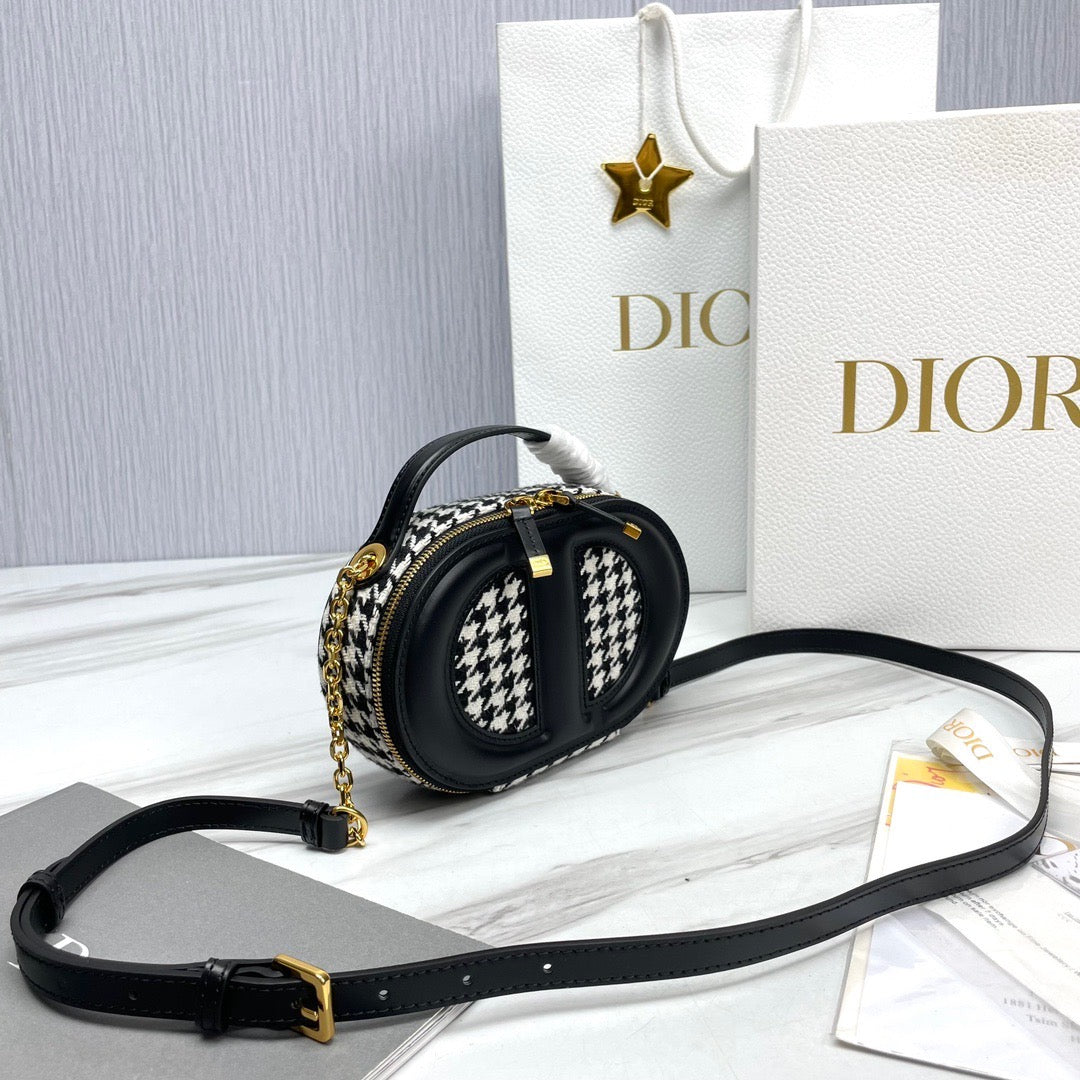 DIO Signature Oval Bag (18cm)