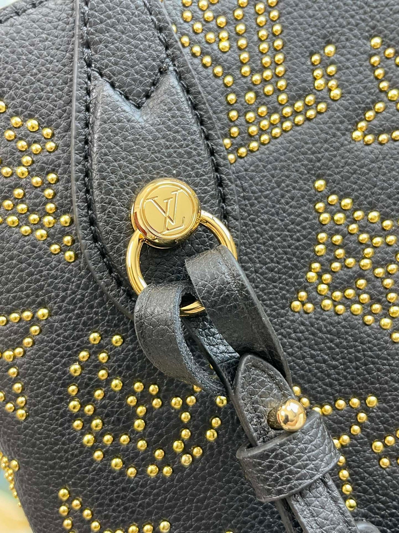 BLOSSOM MM 30 BLACK MAHINA CALFSKIN