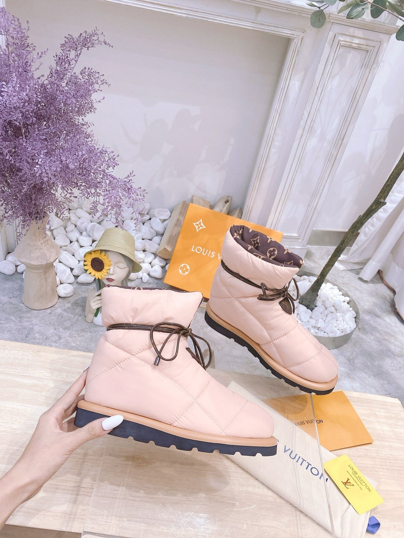 PILLOW COMFORT ANKLE BOOTS IN LIGHT PINK NYLON