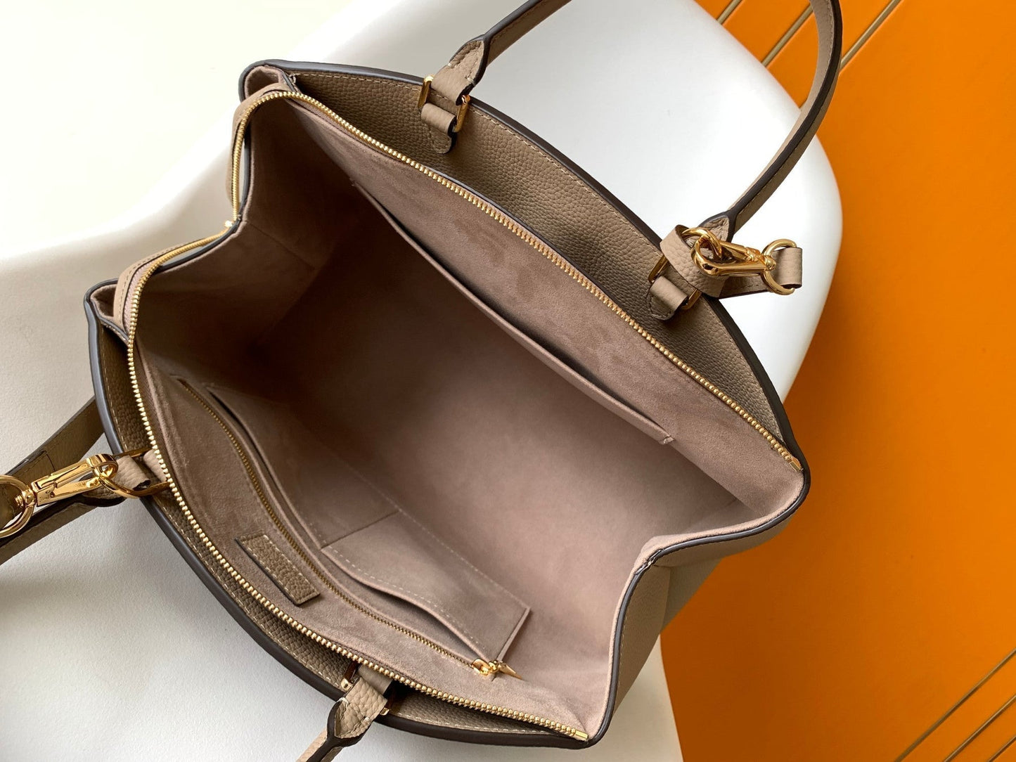 PETIT PALAIS PM LARGE SHOULDER BAG 34 IN BROWN EMBOSSED COWHIDE GOLD-TONE HARDWARE