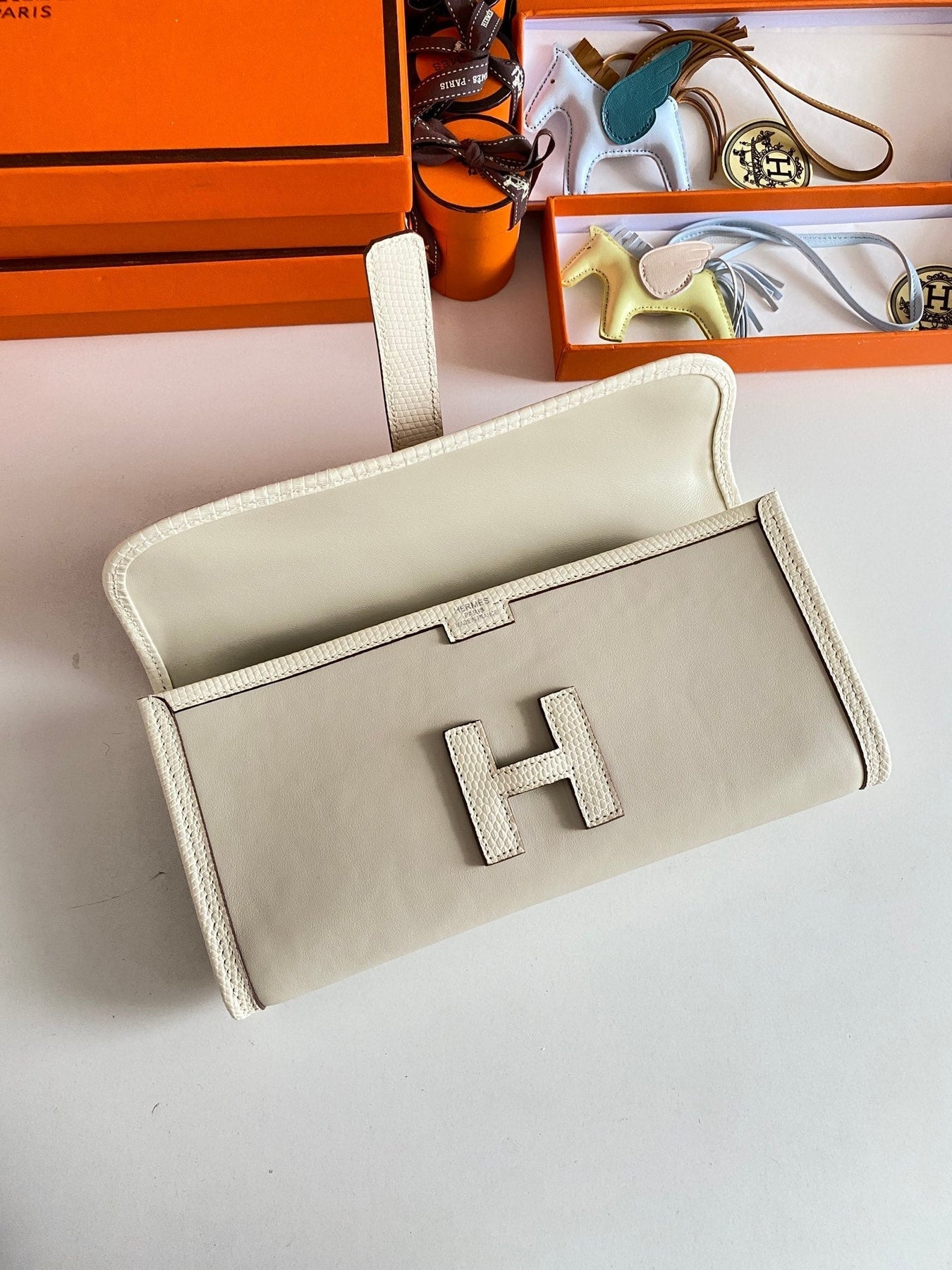 JIGE ELAN 29 CLUTCH IN BISQUE BEIGE CALFSKIN WITH LIZARD SKIN