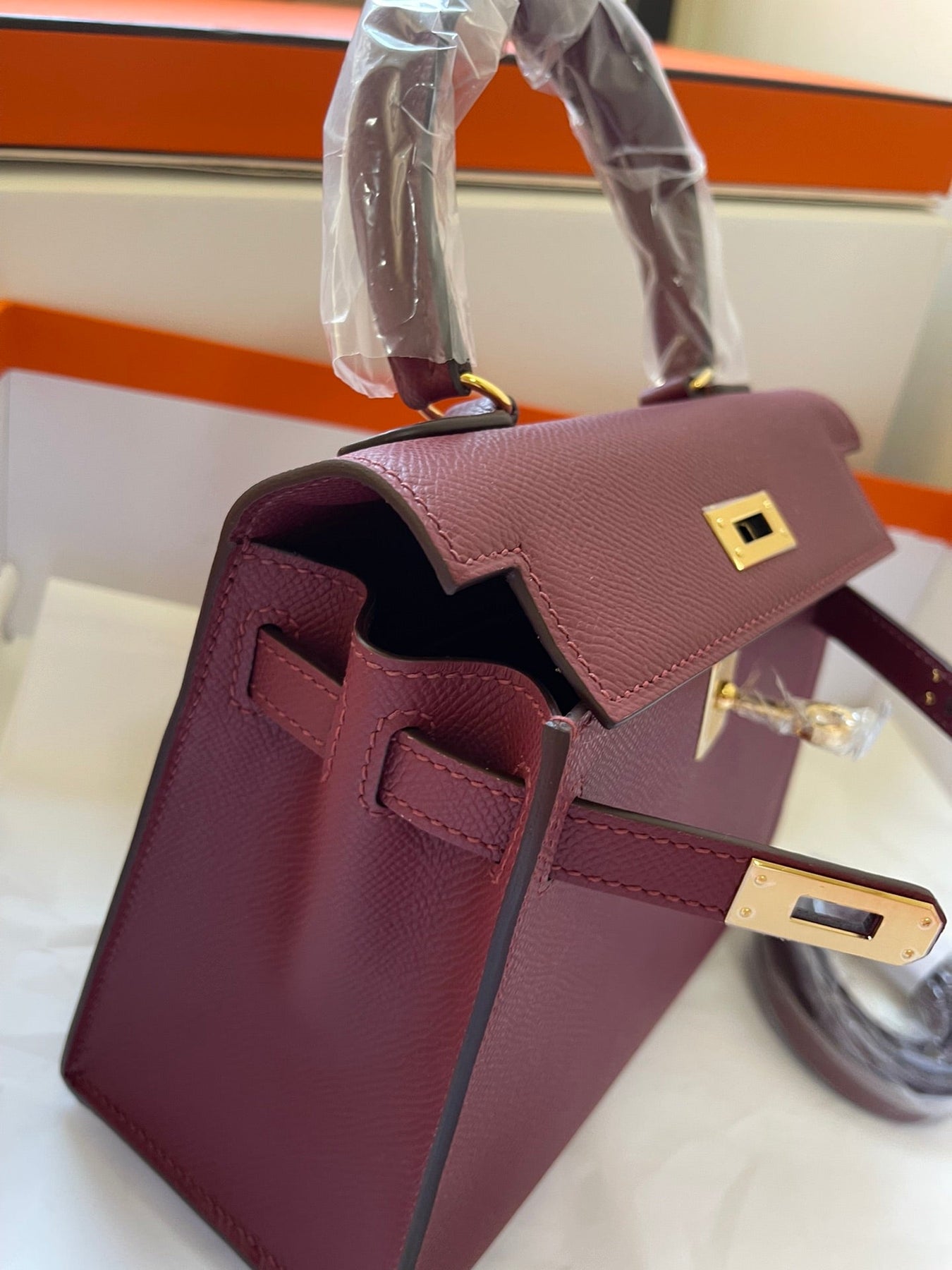 KELLY MINI 20 BAG IN GARNET RED CALFSKIN WITH GOLD HARDWARE