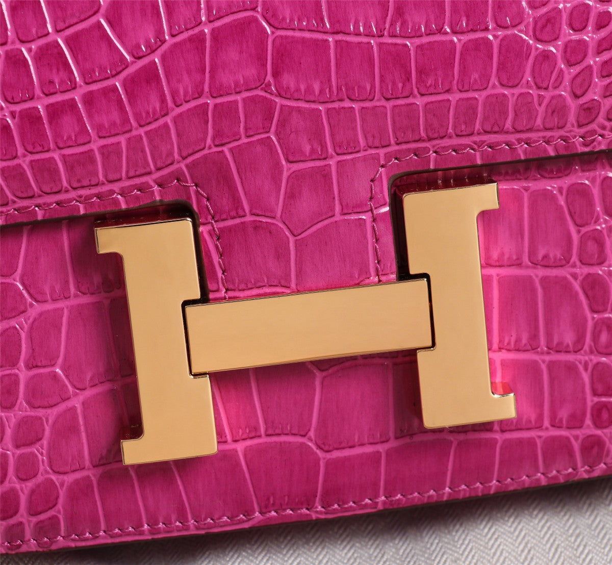 HM CONSTANCE 23 BARBIE PINK ALLIGATOR SILVER HARDWARE