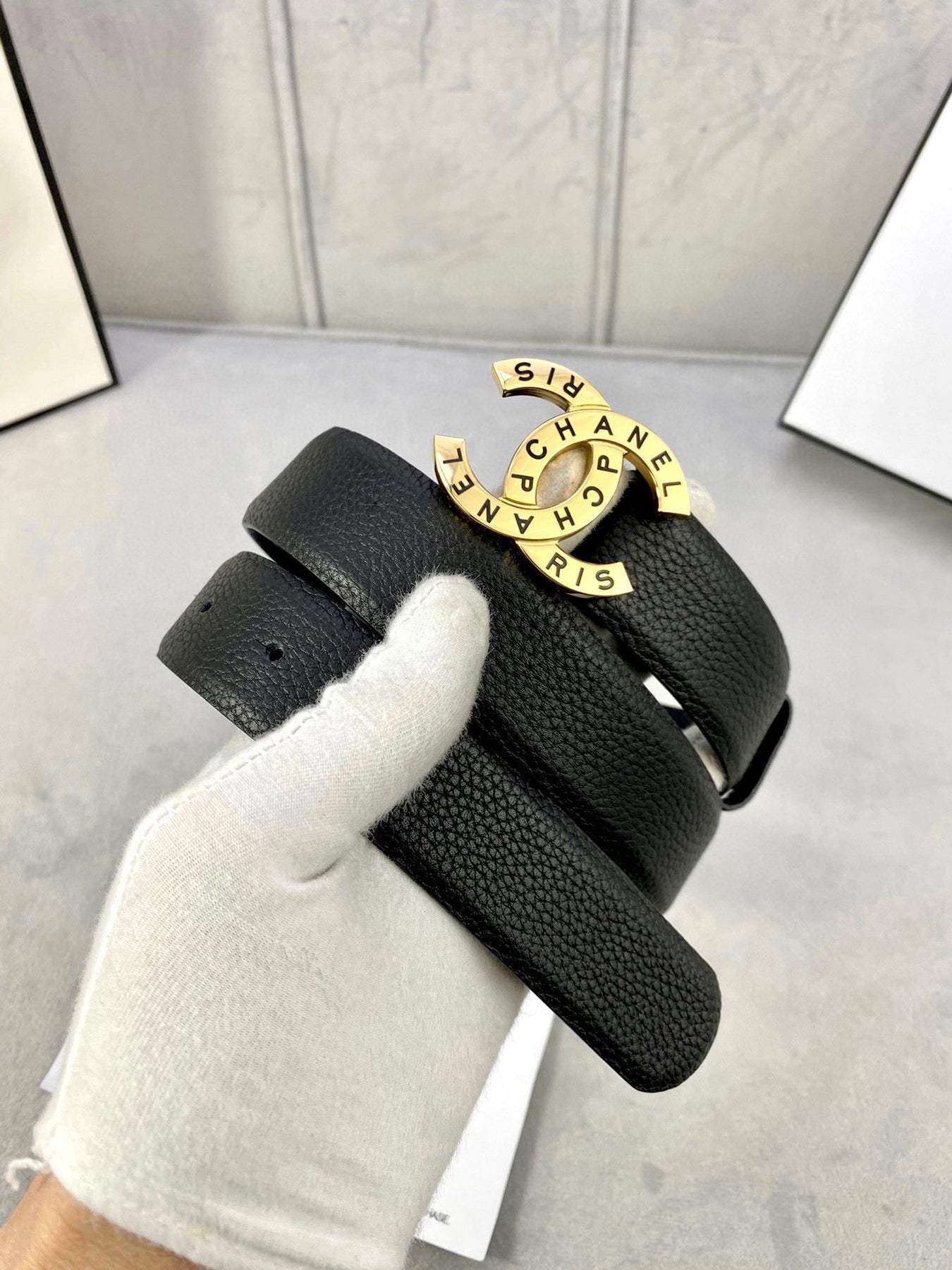 CC 30MM BELT IN BLACK SMOOTH CALFSKIN WITH GOLD HARDWARE