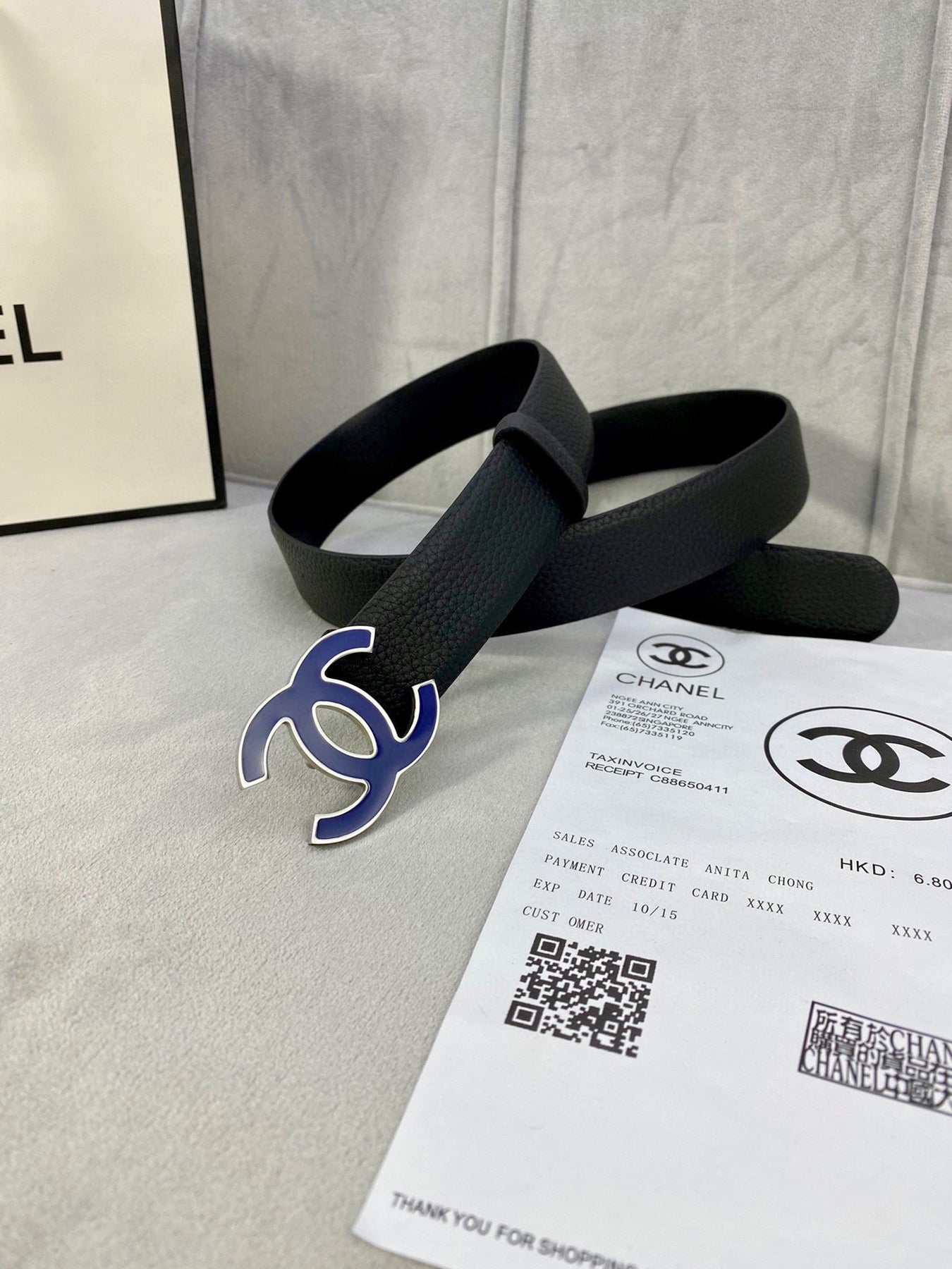 CC 30MM BELT IN BLACK GRAINED CALFSKIN WITH NAVY BLUE METAL LOGO