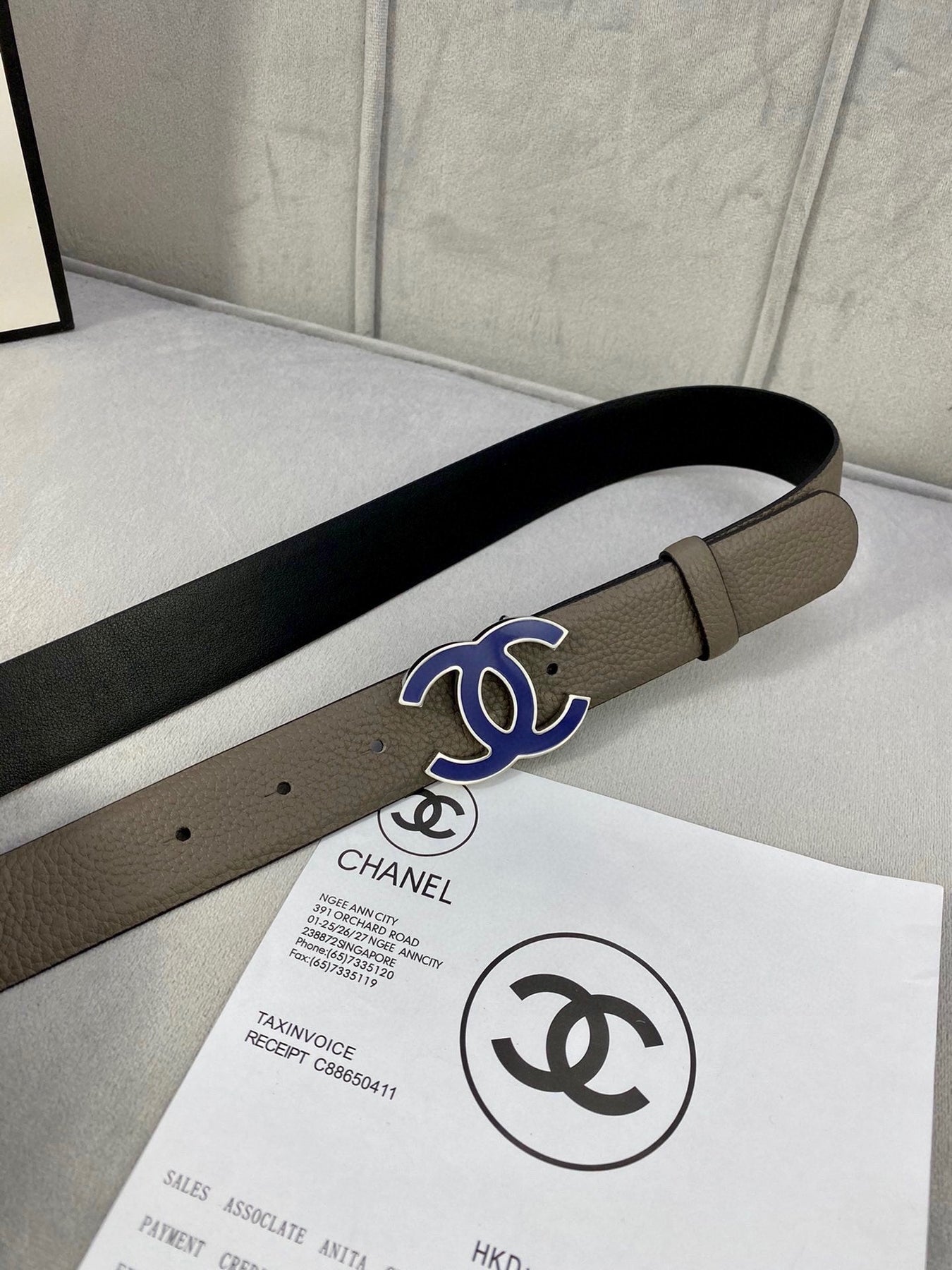 CC 30MM BELT IN MOCHA BROWN GRAINED CALFSKIN WITH NAVY BLUE LOGO