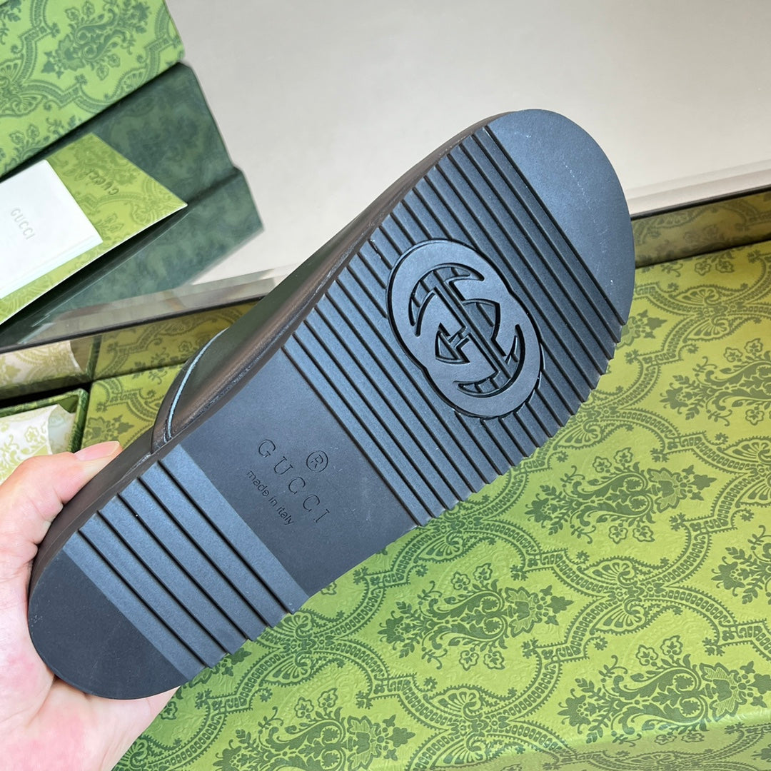 INTERLOCKING G MULE IN BLACK CALFSKIN