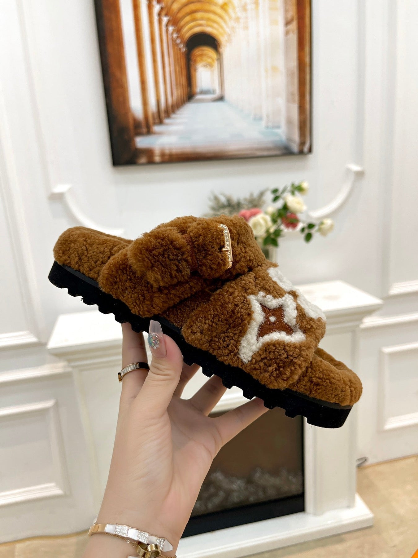 DAD SANDAL MULE IN CARAMEL BROWN MIX WHITE FLEECE