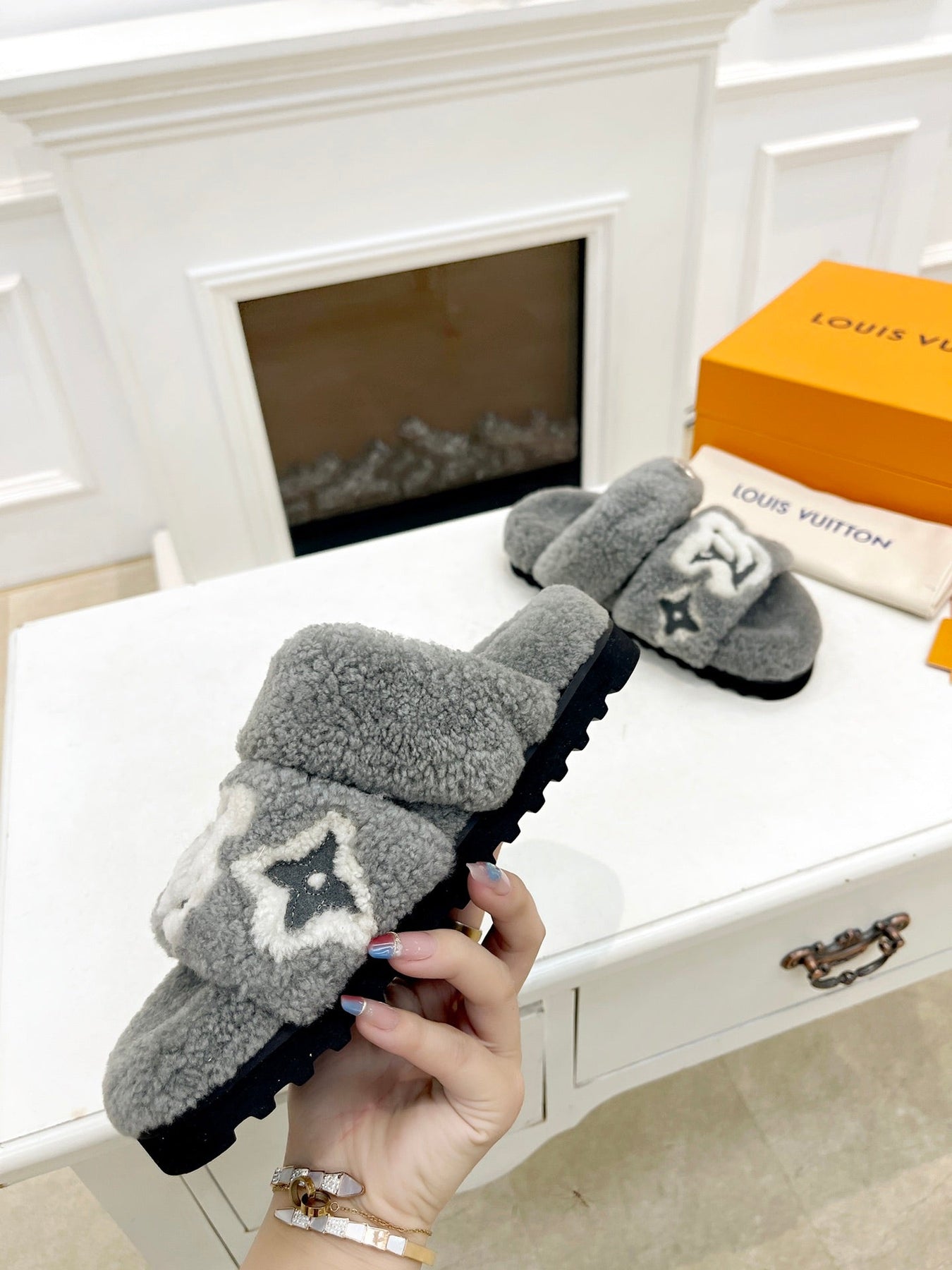 DAD SANDAL MULE IN SHADOW GRAY MIX WHITE FLEECE