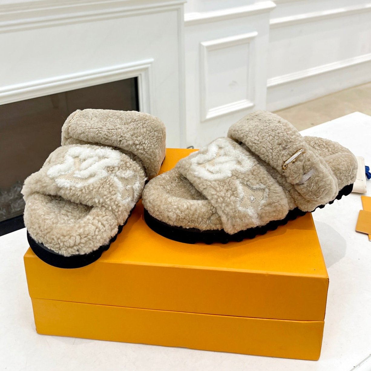 DAD SANDAL MULE IN WHEAT TAN MIX WHITE FLEECE