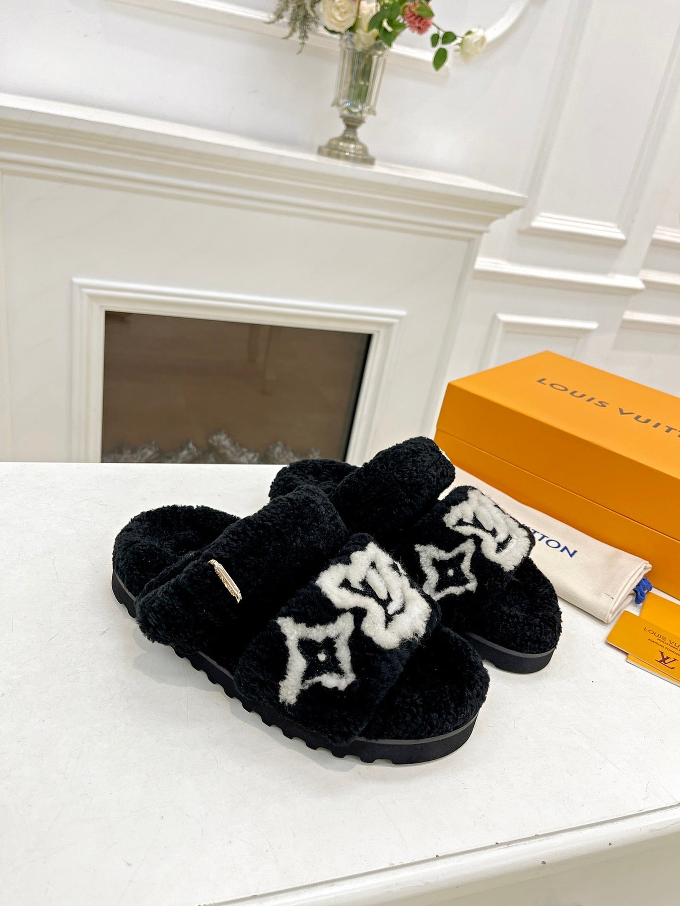 DAD SANDAL MULE IN BLACK MIX WHITE FLEECE