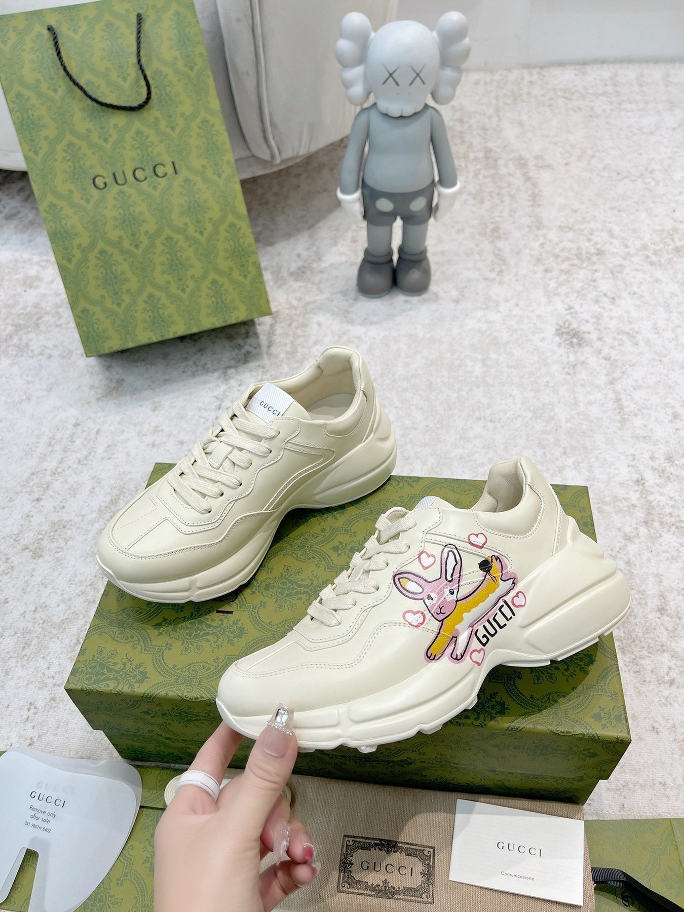 GG RHYTON TRAINER WHITE LAMBSKIN WITH FOX ICON