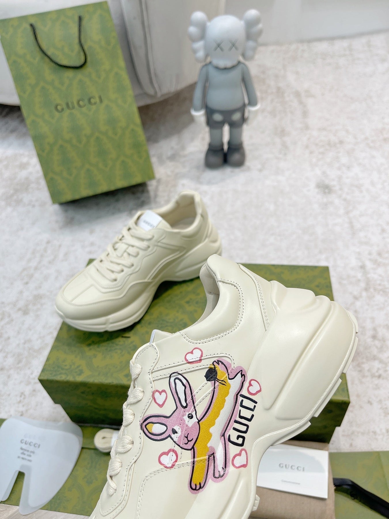 GG RHYTON TRAINER WHITE LAMBSKIN WITH FOX ICON