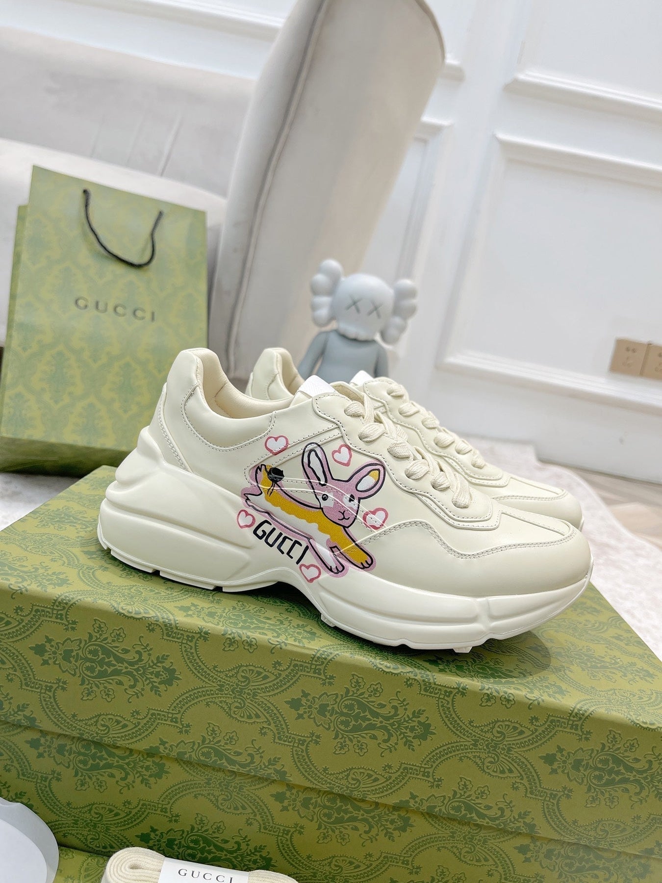 GG RHYTON TRAINER WHITE LAMBSKIN WITH FOX ICON