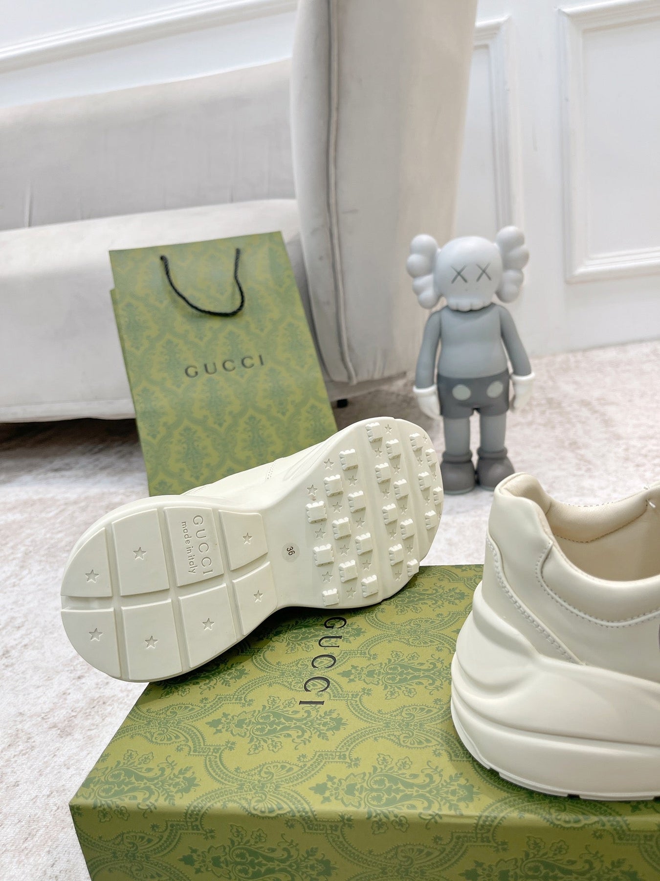 GG RHYTON TRAINER WHITE LAMBSKIN WITH FOX ICON