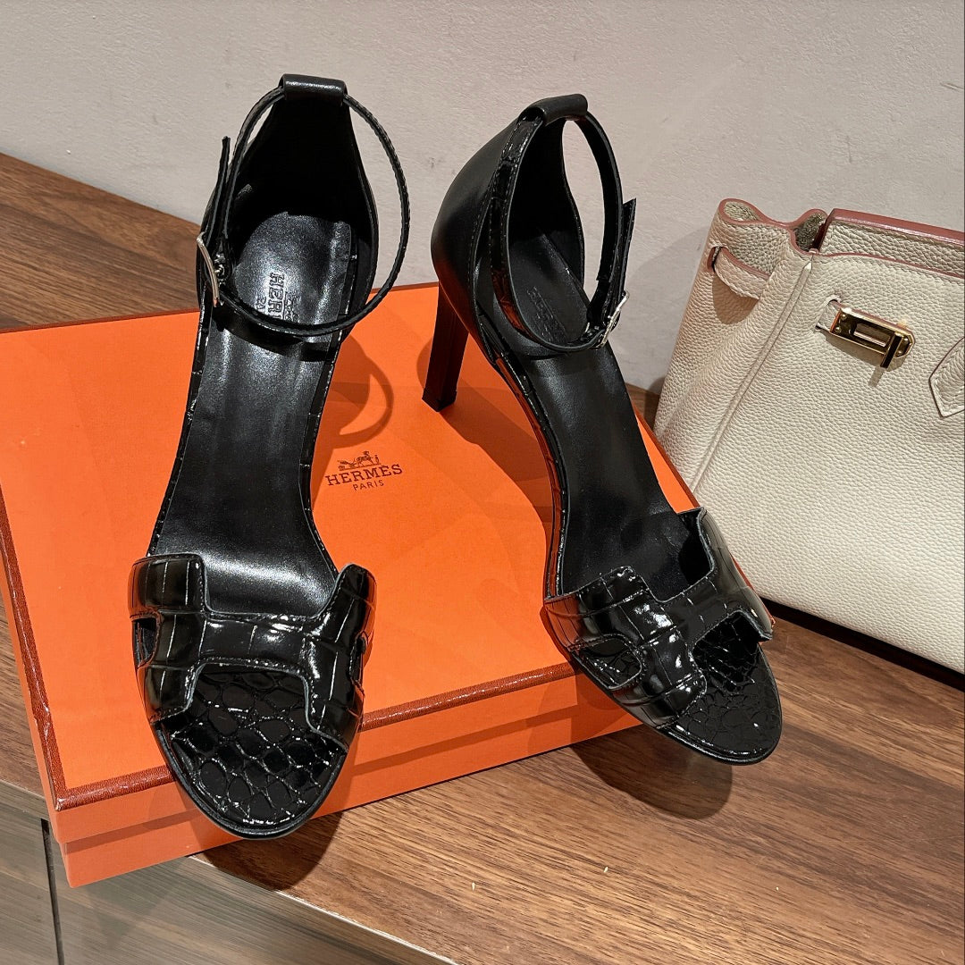 PREMIERE 105 SANDAL IN BLACK PATENT CALFSKIN