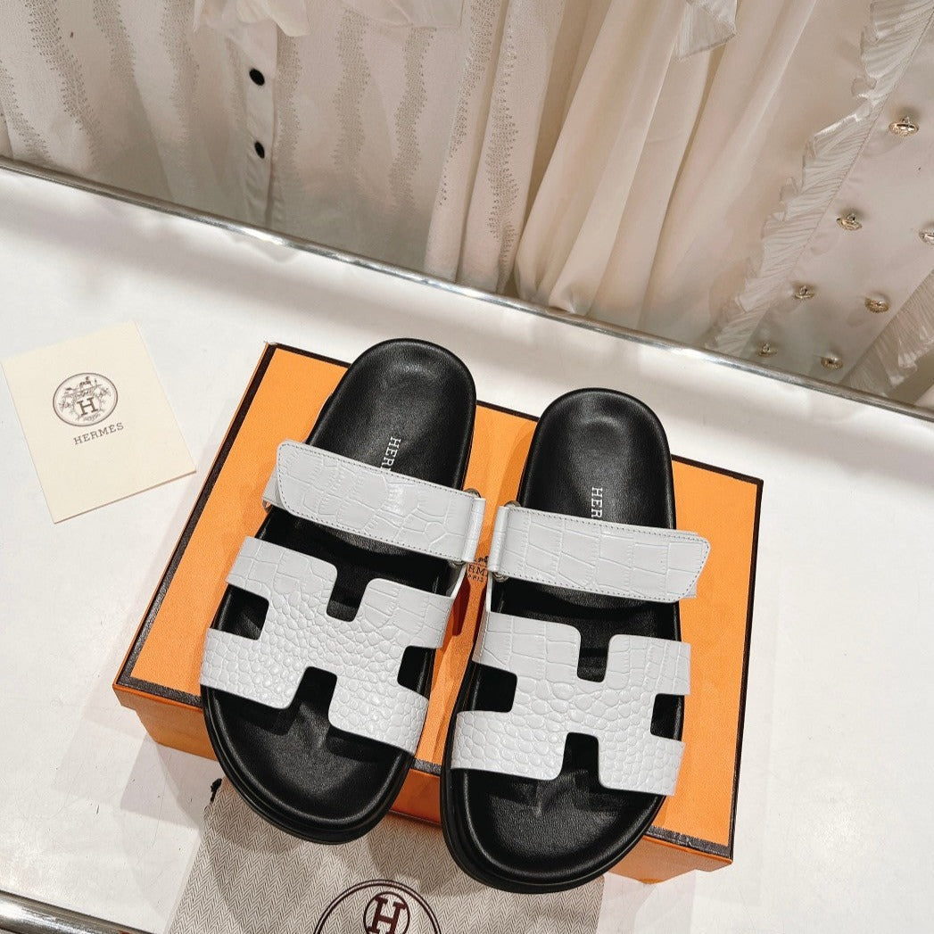 CHYPRE SANDAL BLACK AND WHITE LAMBSKIN