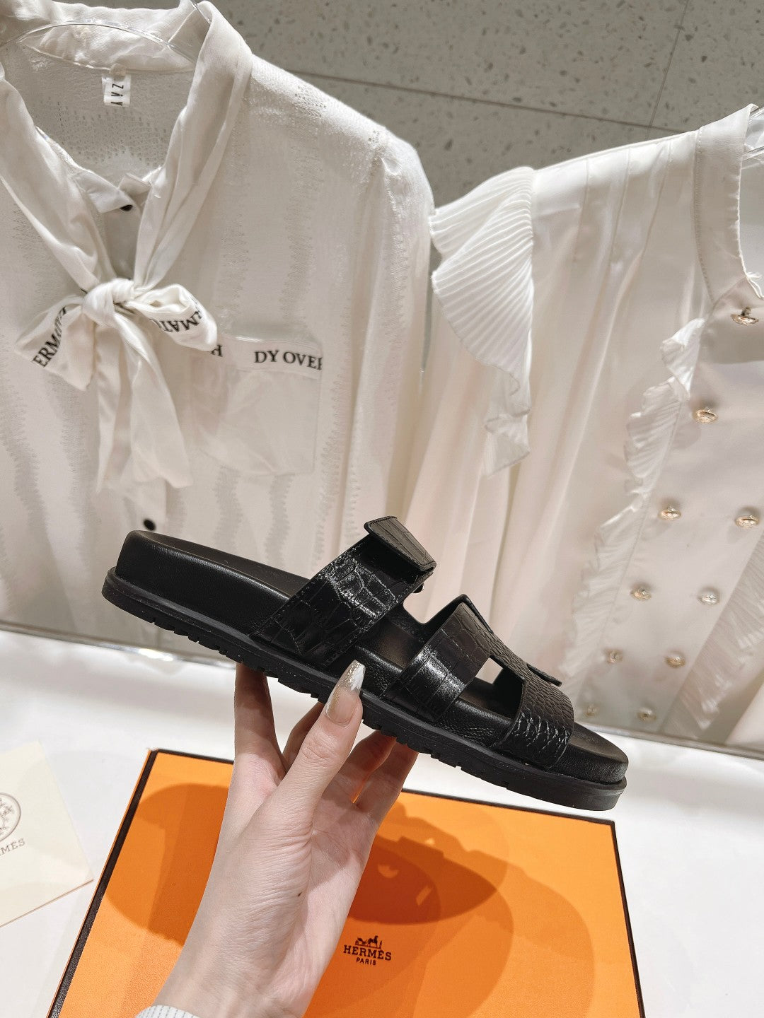 CHYPRE SANDAL BLACK LAMBSKIN