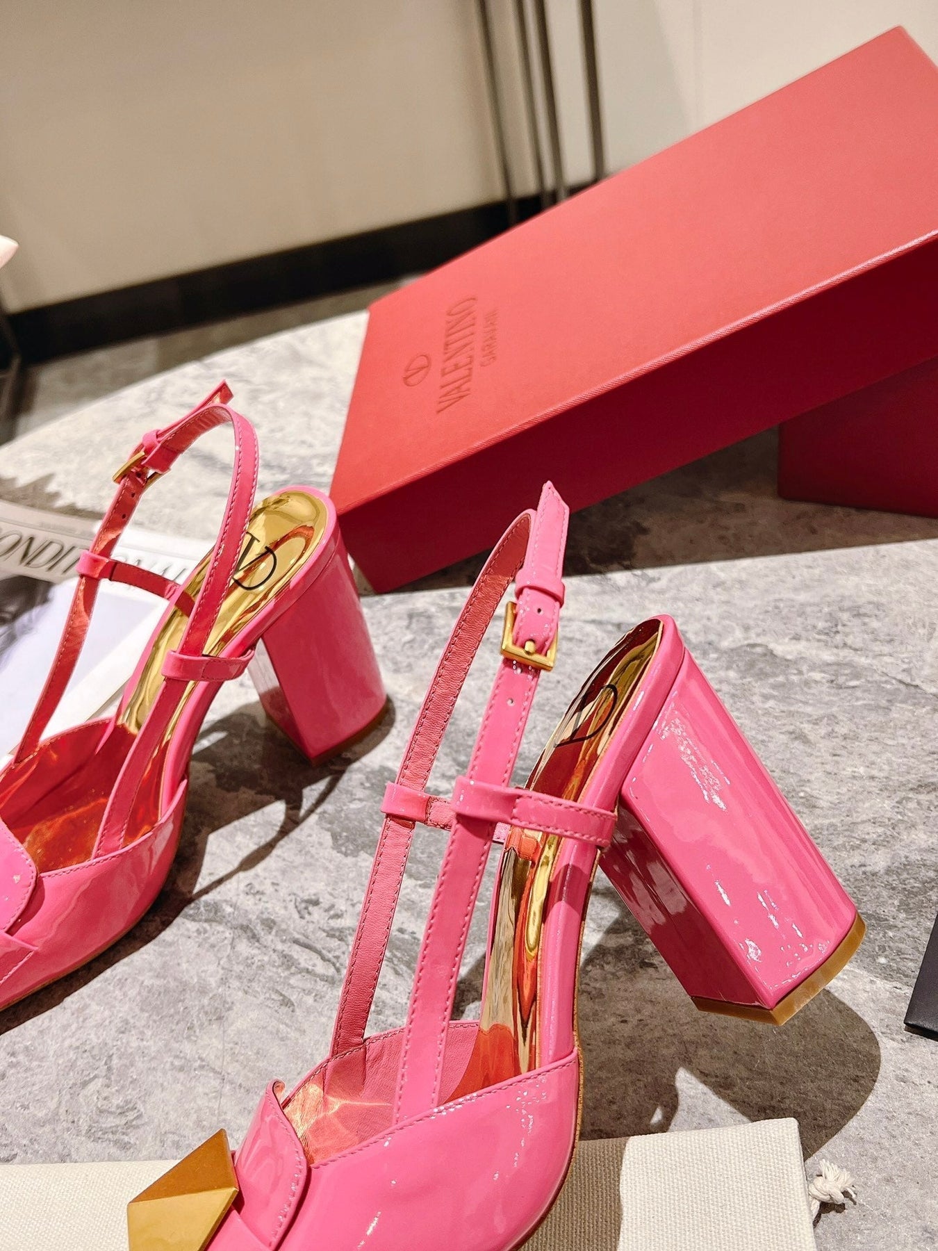 ONE STUD BRIGHT PINK PATENT LEATHER LACE-UP HIGH HEELS 85 MM