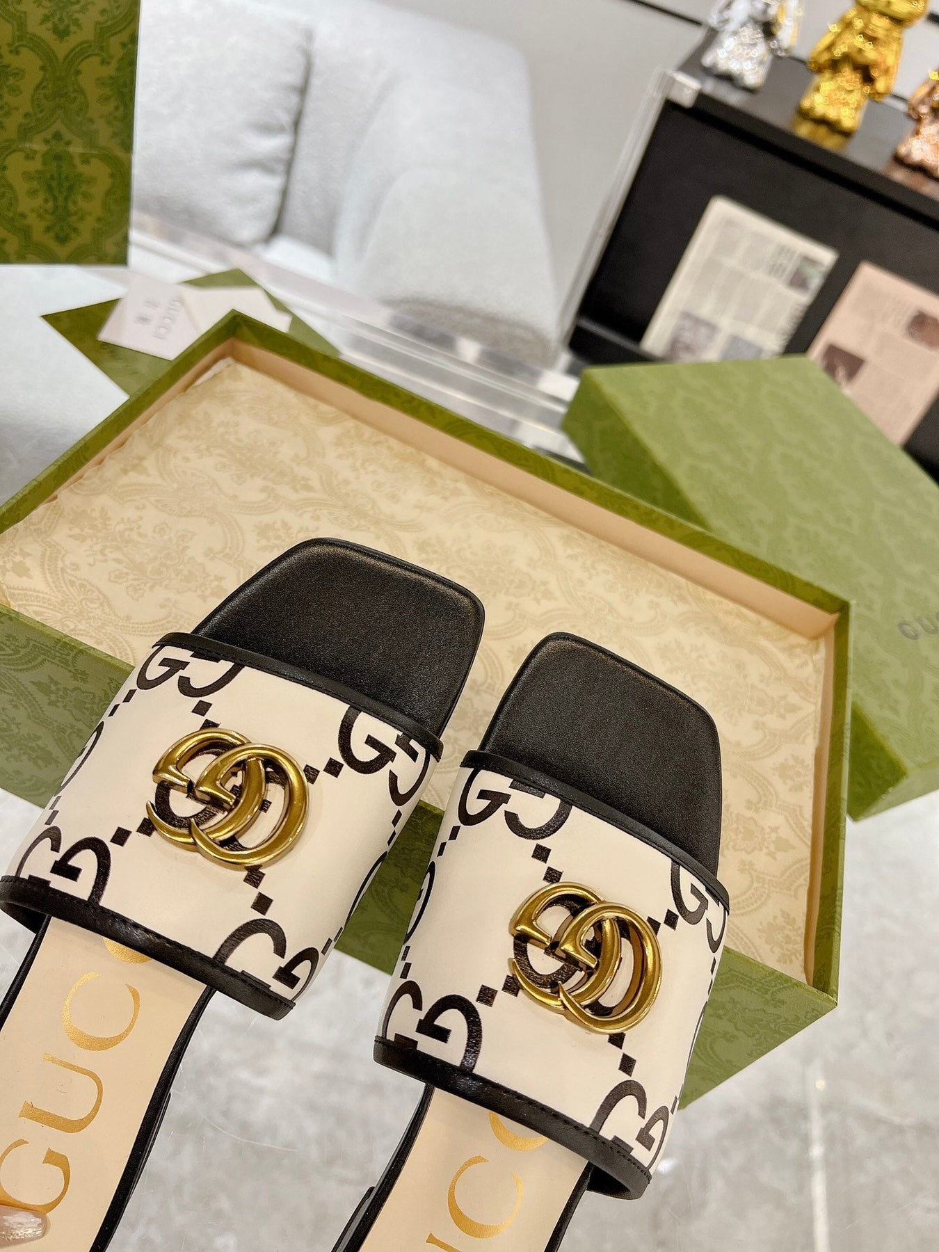 GG EXCLUSIVE SLIDE SANDAL BLACK AND CREAM CALFSKIN