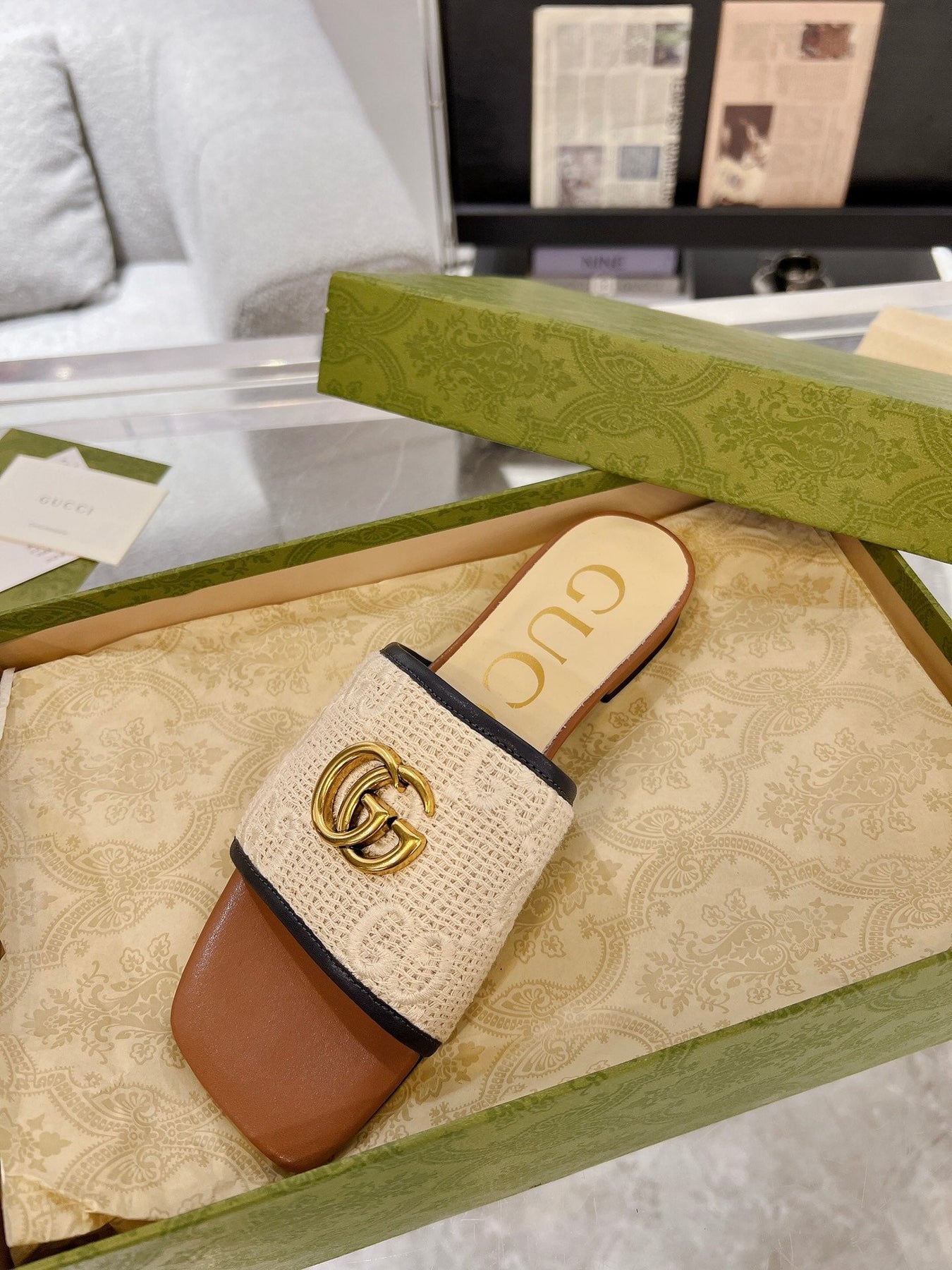 GG EXCLUSIVE SLIDE SANDAL CARAMEL AND CREAM SEDGE