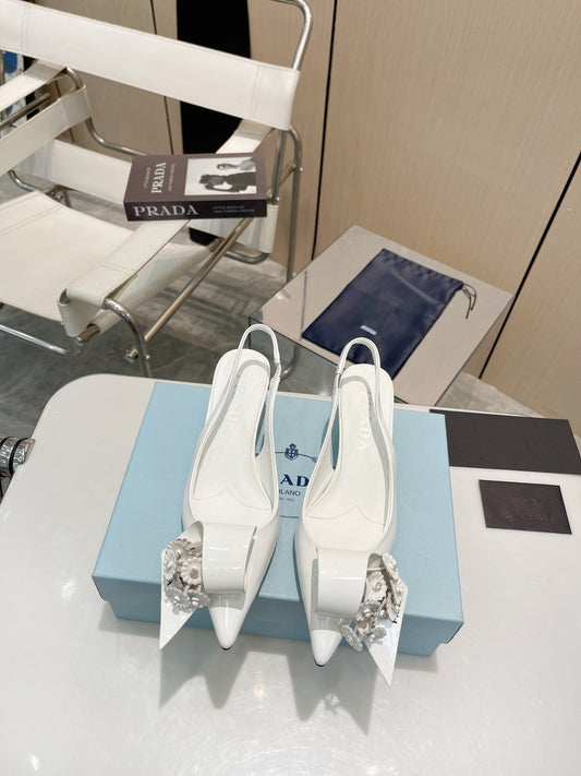 POINTED TOE SLINGBACK KITTEN HEEL WITH FLOWER BOW IN WHITE GLOSSY LAMBSKIN