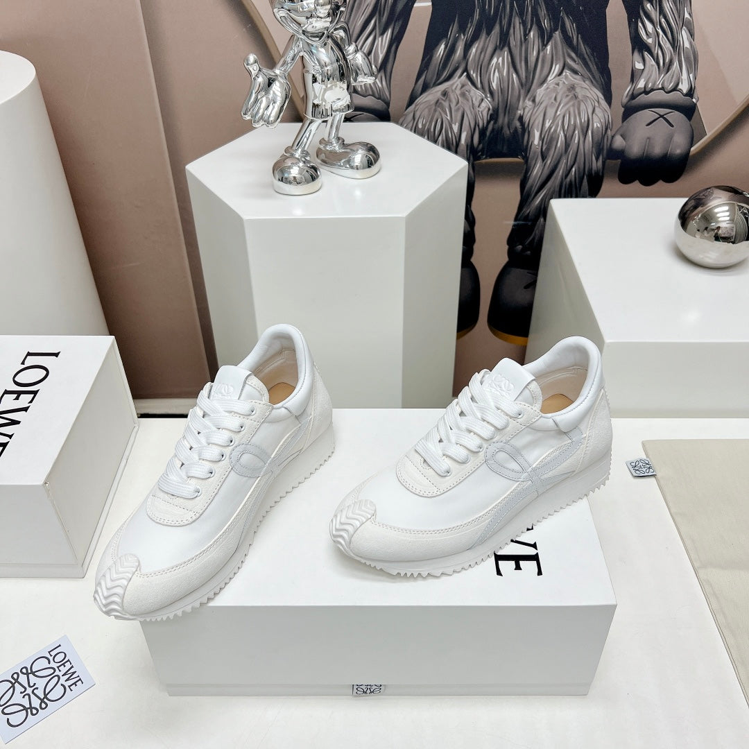 FLOW RUNNER SNEAKER IN WHITE SUEDE AND SHEEPSKIN
